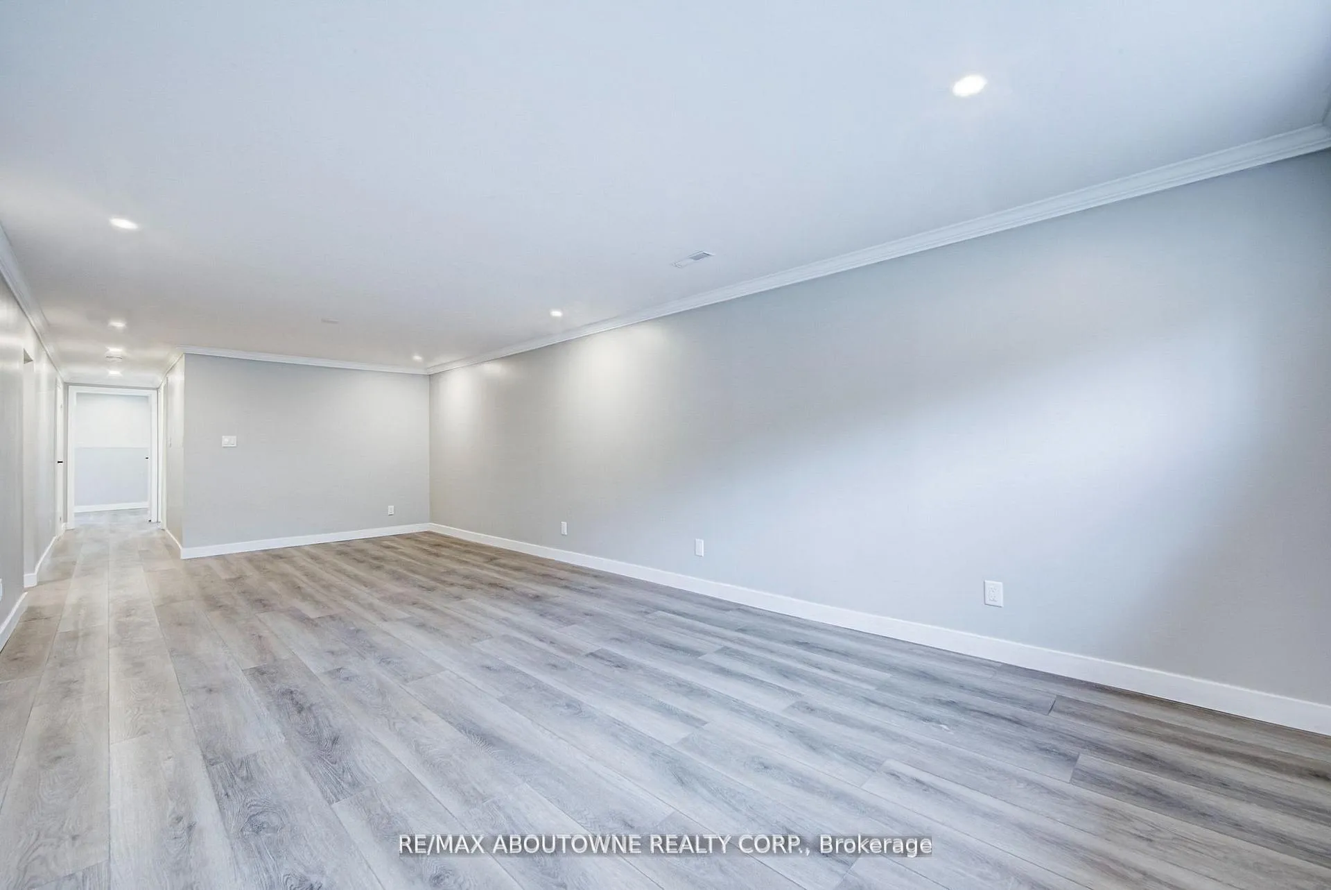 Photo 16 of 2367 Middlesmoor Crescent, Burlington, Brant Hills — HOMEH