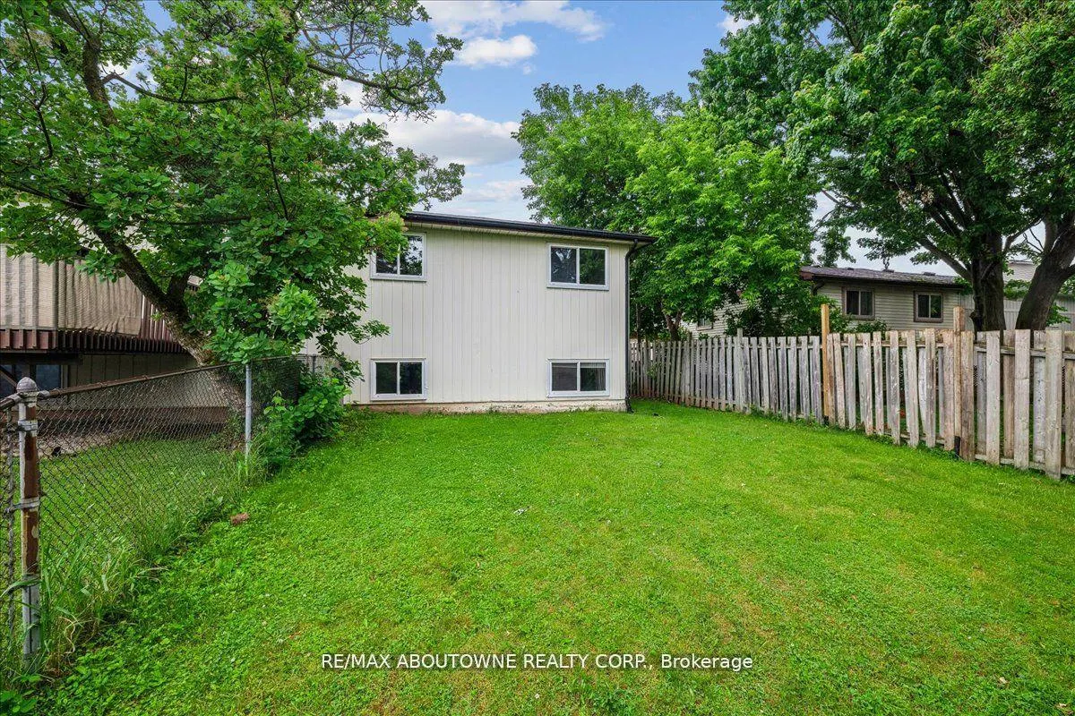 Photo 29 of 2367 Middlesmoor Crescent, Burlington, Brant Hills — HOMEH