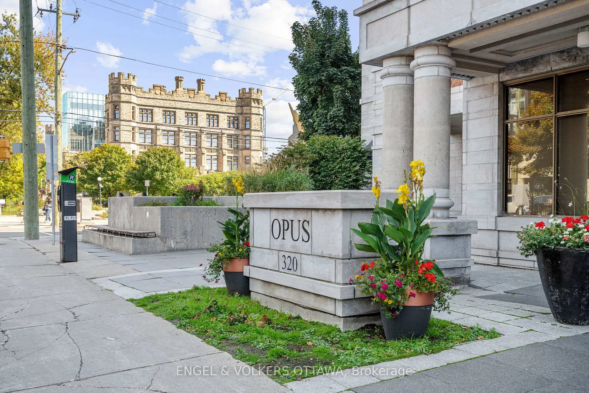 Photo 3 of Unit 208, 320 Mcleod Street, Ottawa, Ottawa Centre — HOMEH