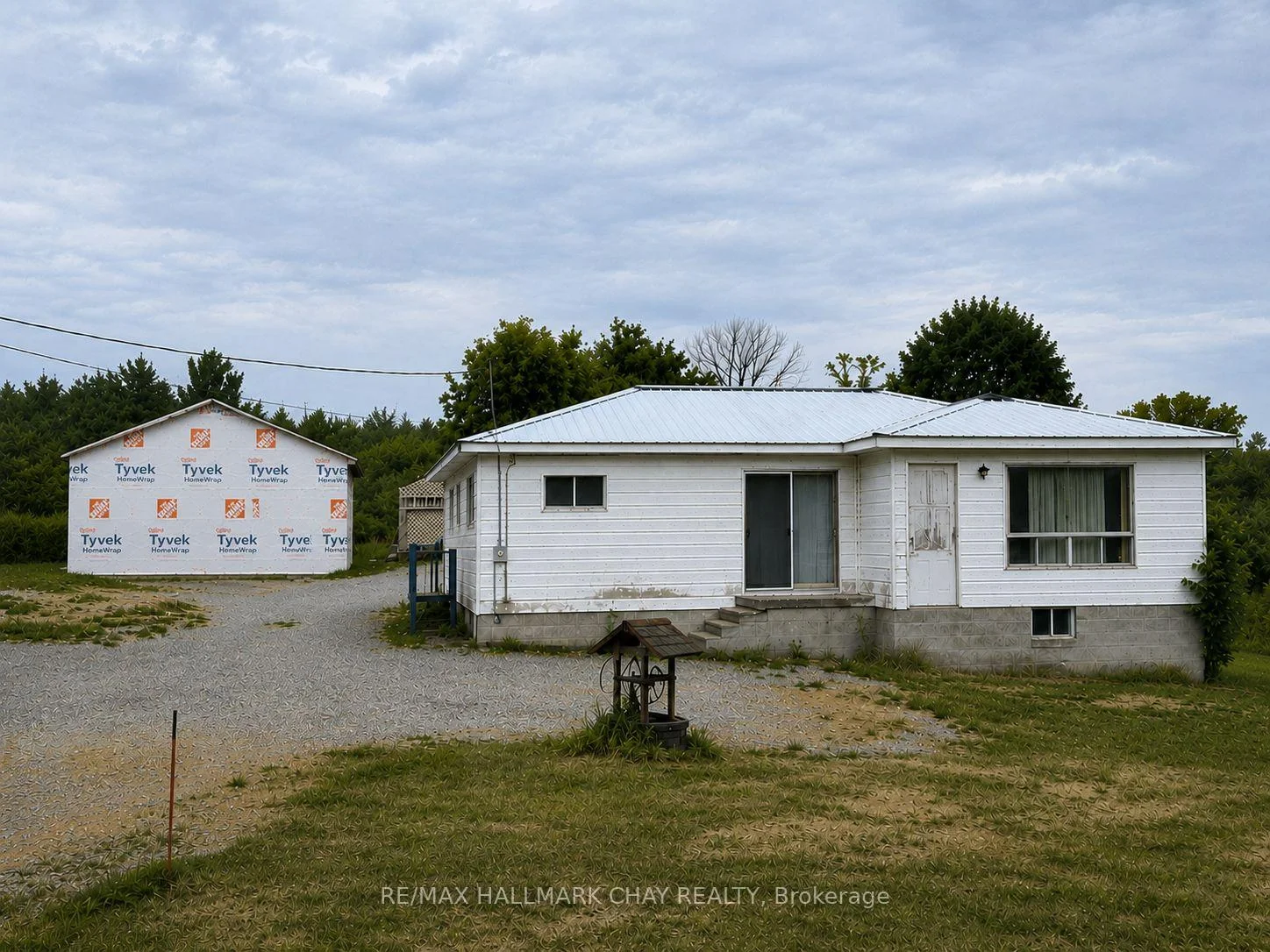 Front of 1594 Honey Harbour Road