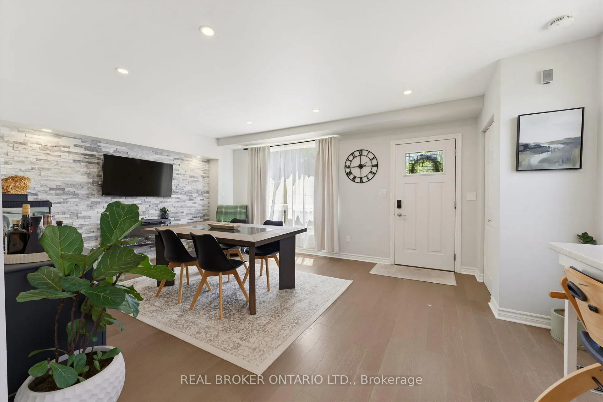 Photo 4 of 93 Patterson Street, Norfolk, Simcoe — HOMEH