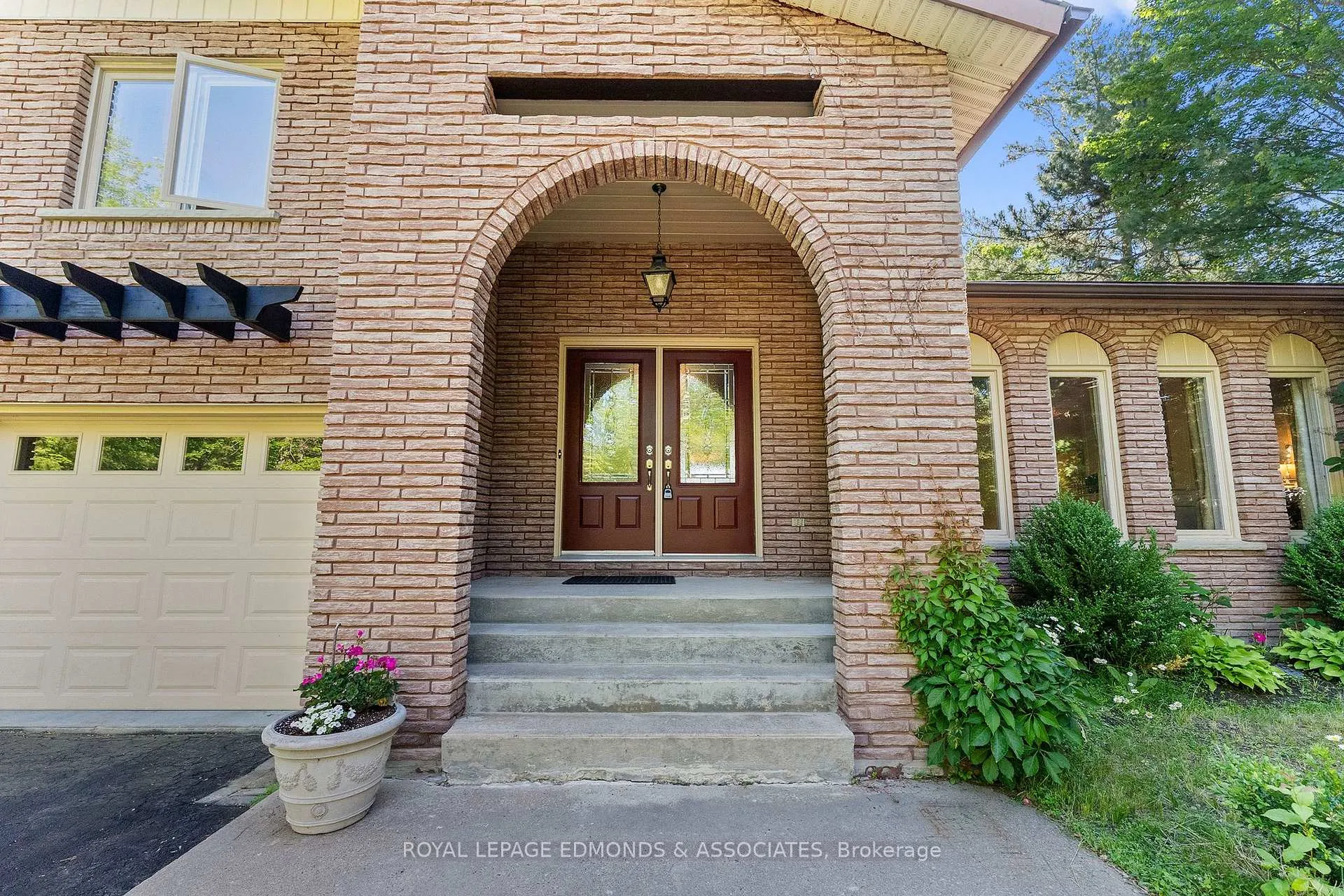 Photo 2 of 37 Selley Street, Petawawa, Petawawa — HOMEH