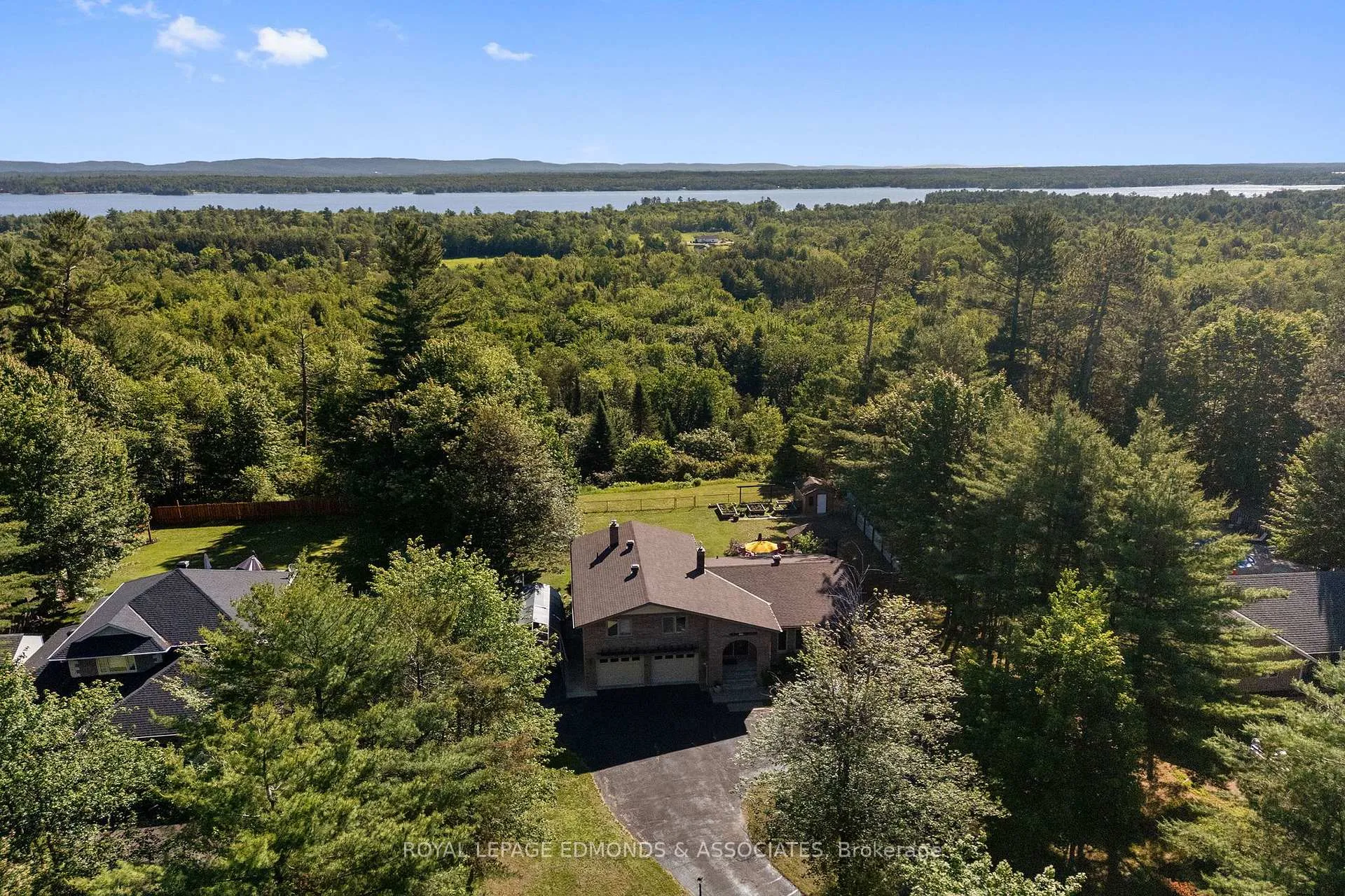 Photo 3 of 37 Selley Street, Petawawa, Petawawa — HOMEH
