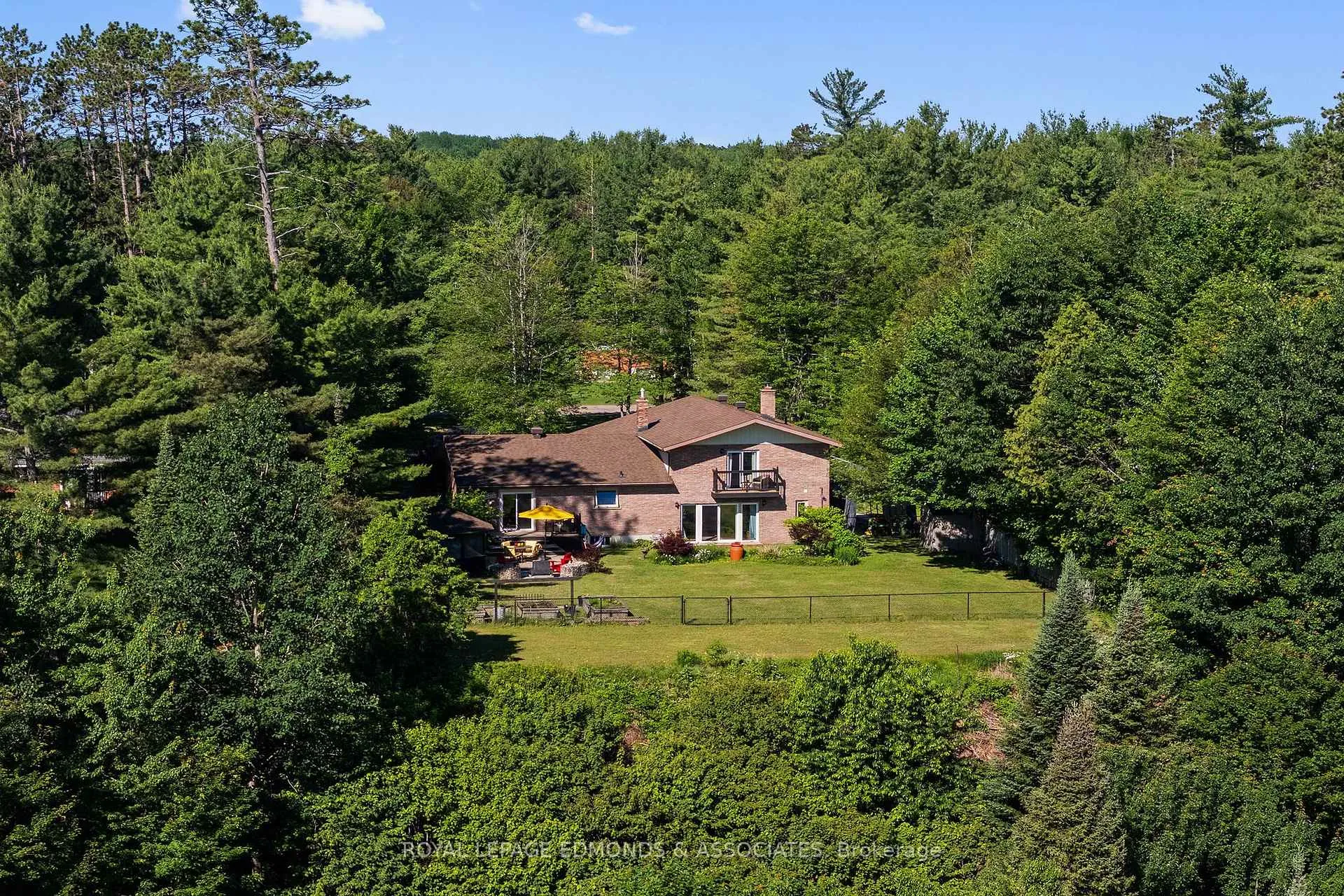 Photo 4 of 37 Selley Street, Petawawa, Petawawa — HOMEH