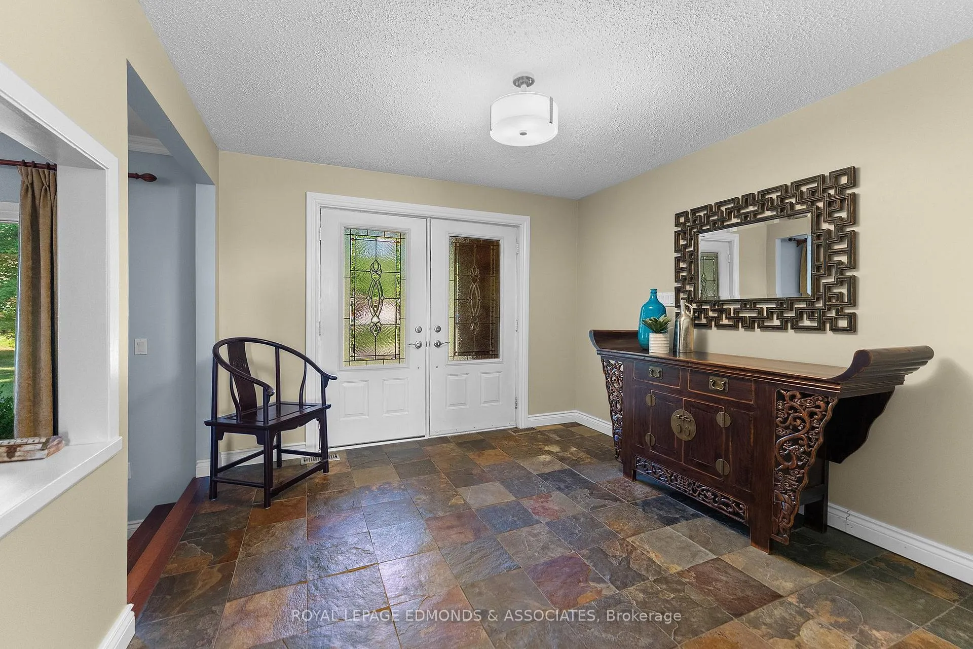 Photo 5 of 37 Selley Street, Petawawa, Petawawa — HOMEH