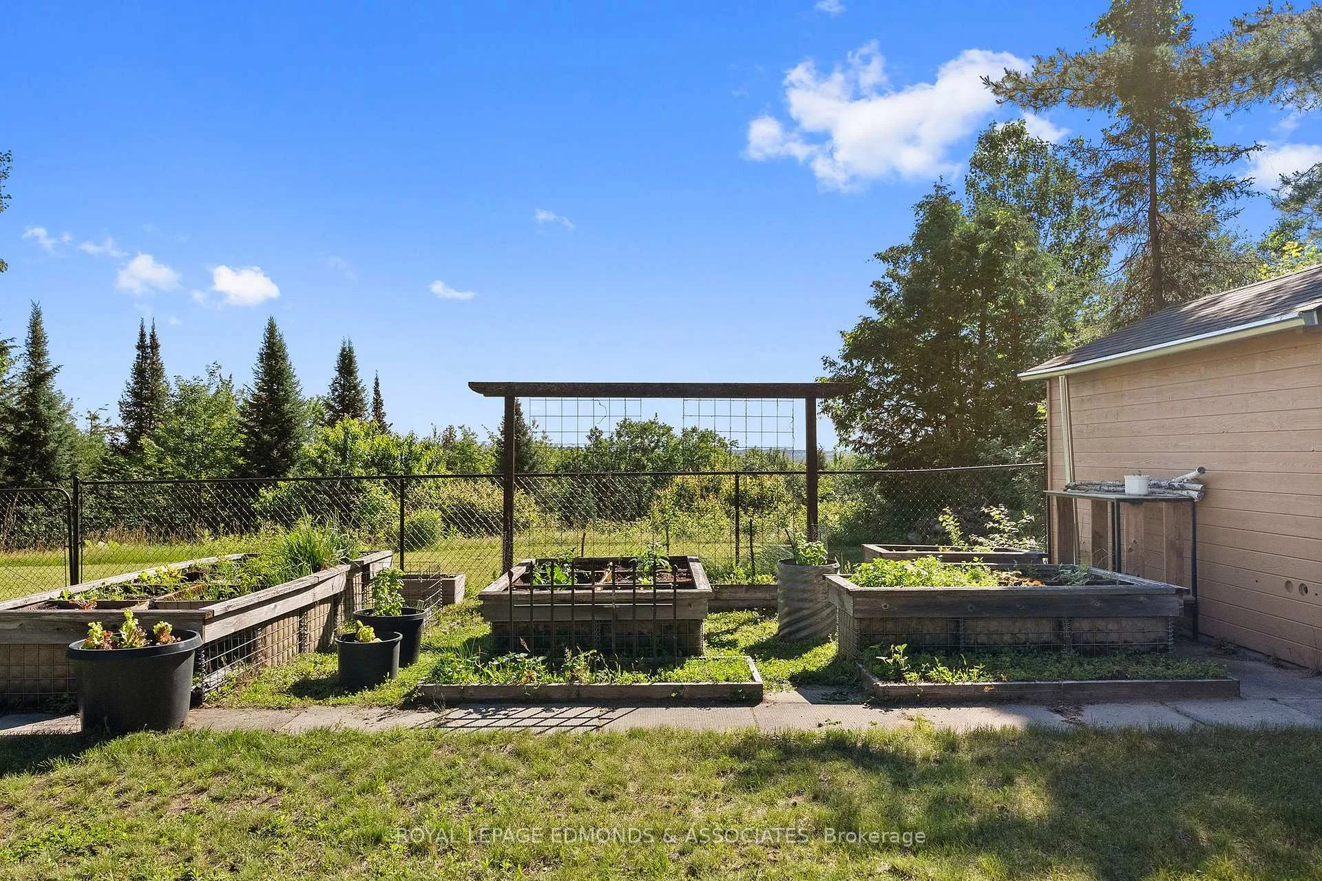 Photo 40 of 37 Selley Street, Petawawa, Petawawa — HOMEH