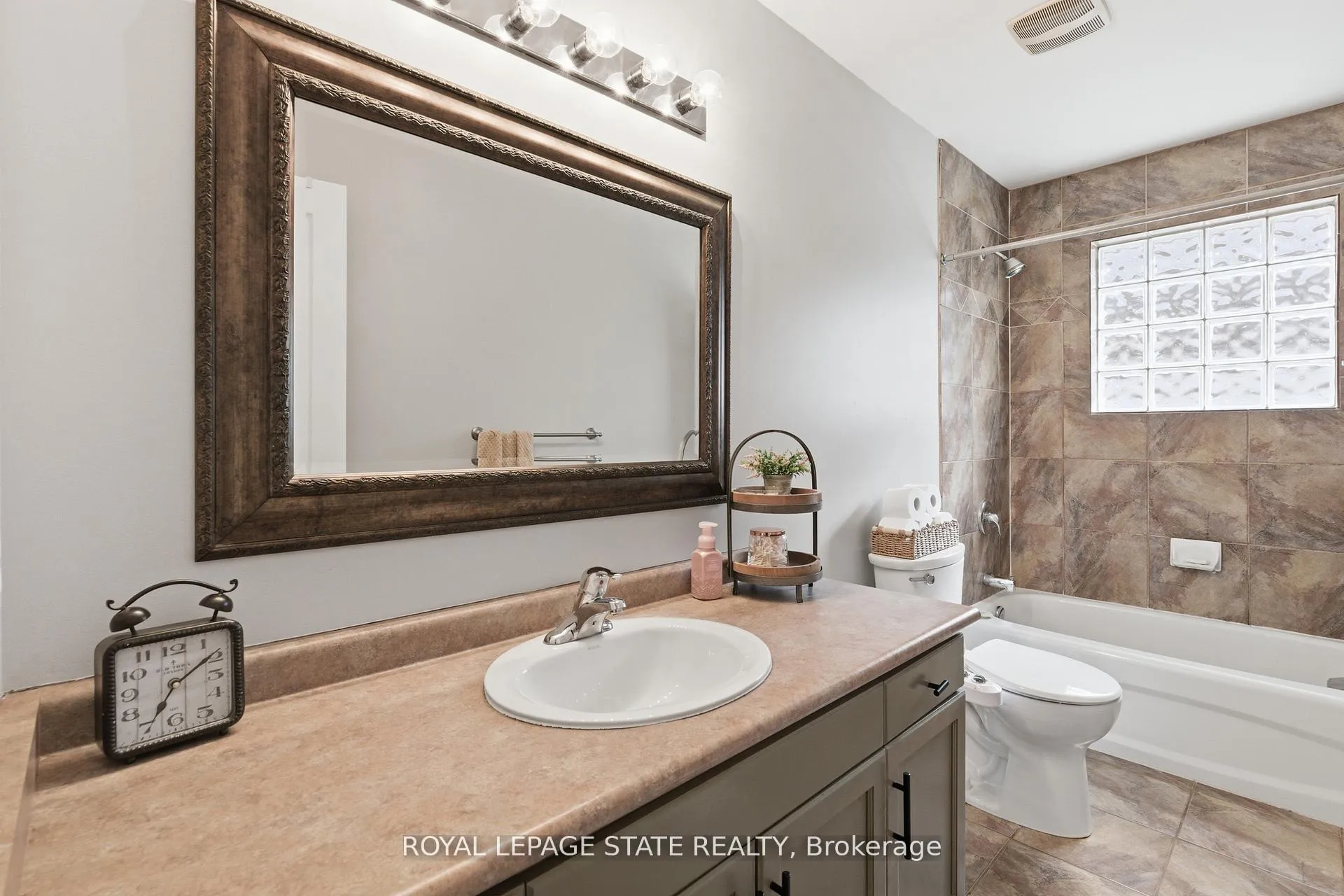 Photo 34 of 84 Duncairn Crescent, Hamilton, Gourley — HOMEH