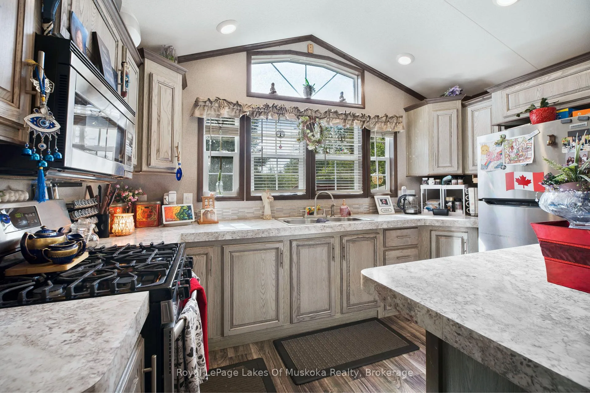 Photo 11 of Unit 5, 98 North Shore Road, Kearney, Proudfoot — HOMEH