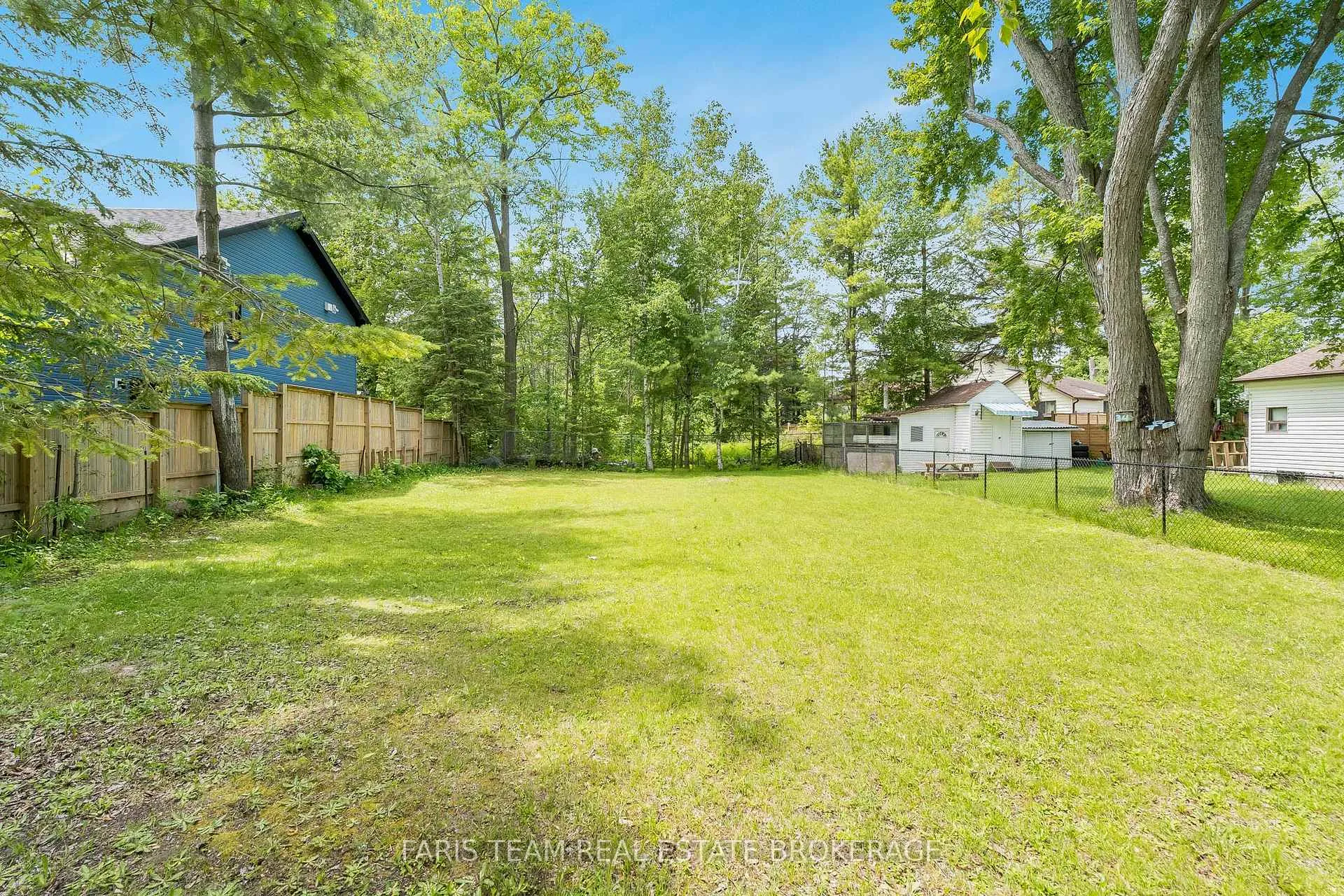 Photo 3 of 40 Nancy Street, Wasaga Beach — HOMEH