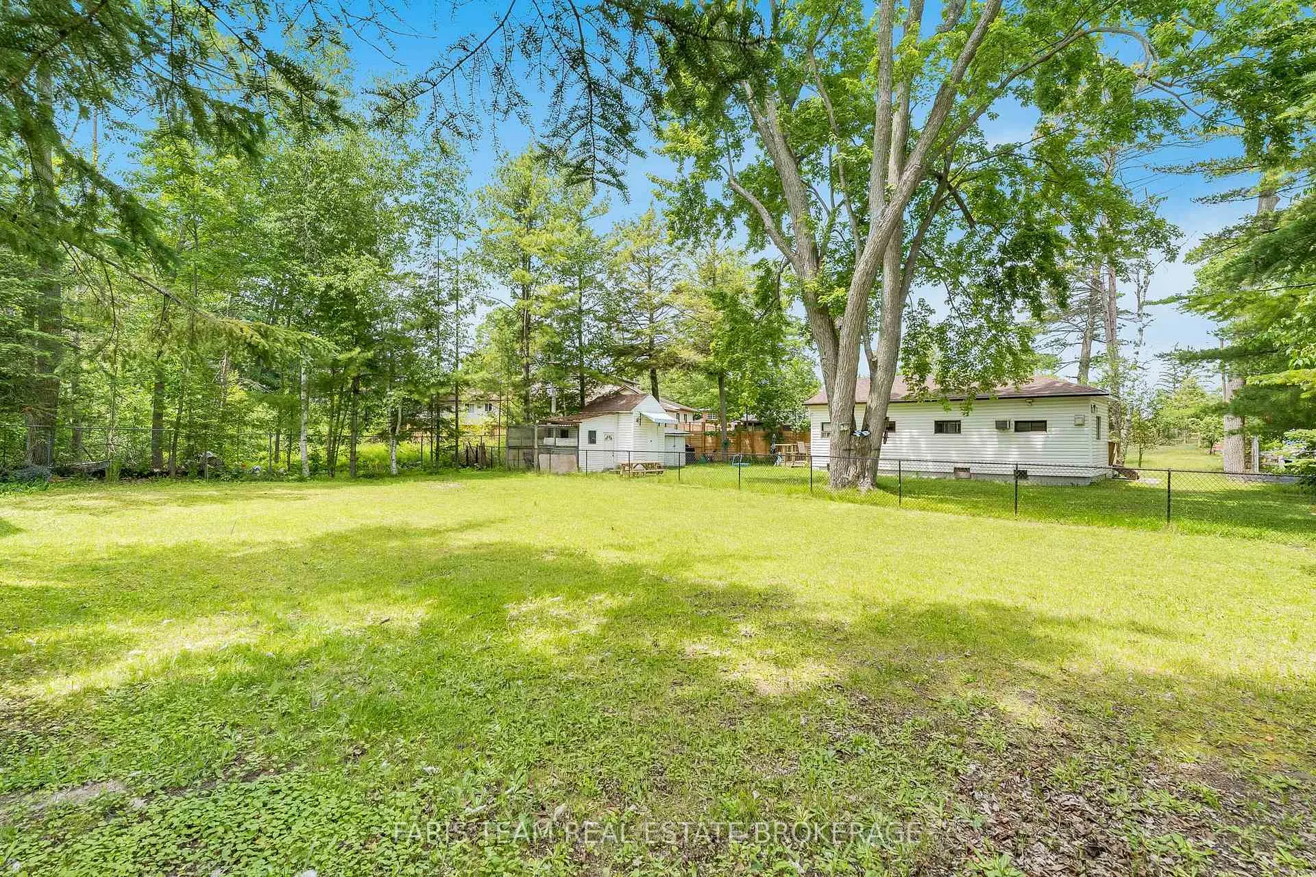Photo 4 of 40 Nancy Street, Wasaga Beach — HOMEH