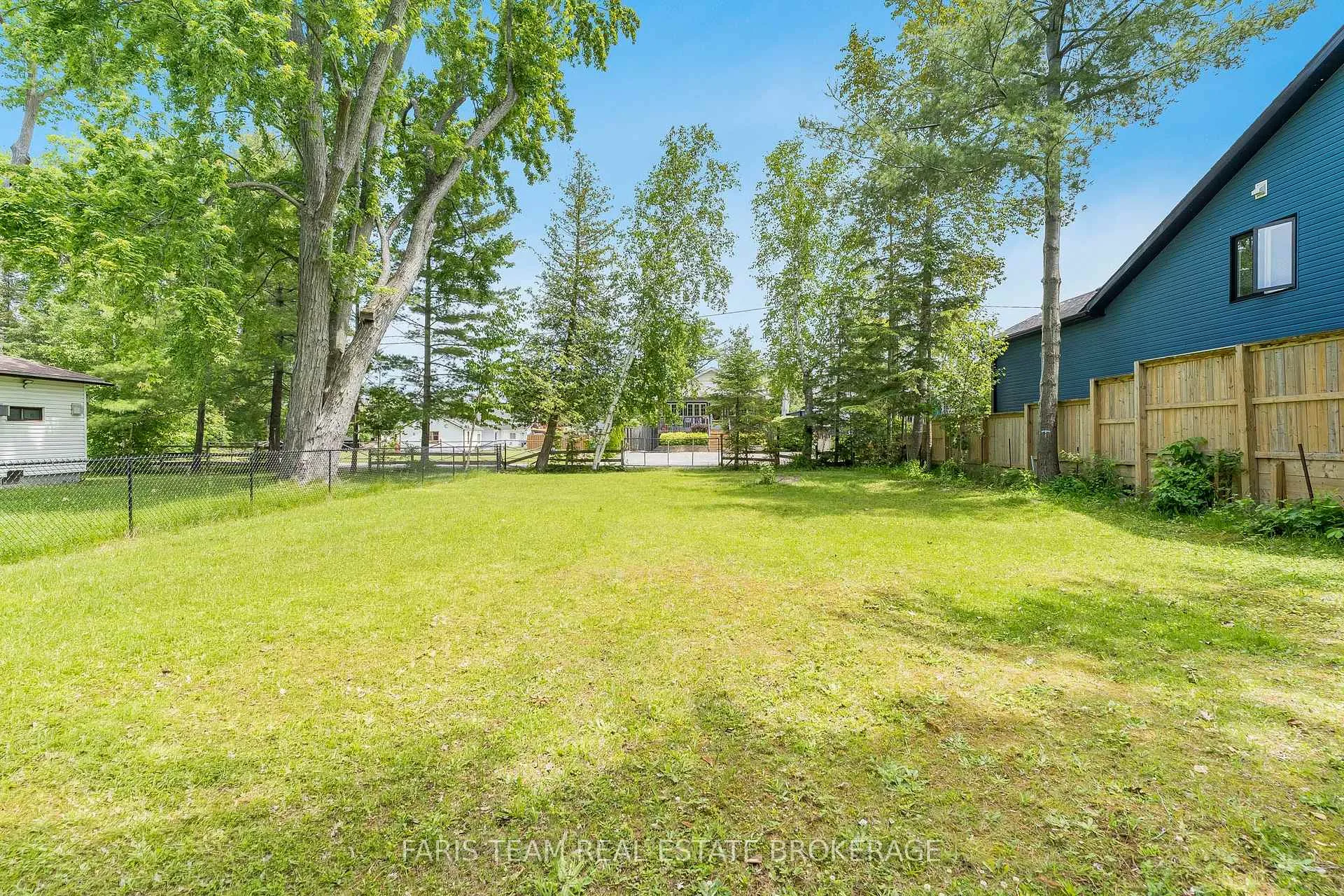 Photo 5 of 40 Nancy Street, Wasaga Beach — HOMEH