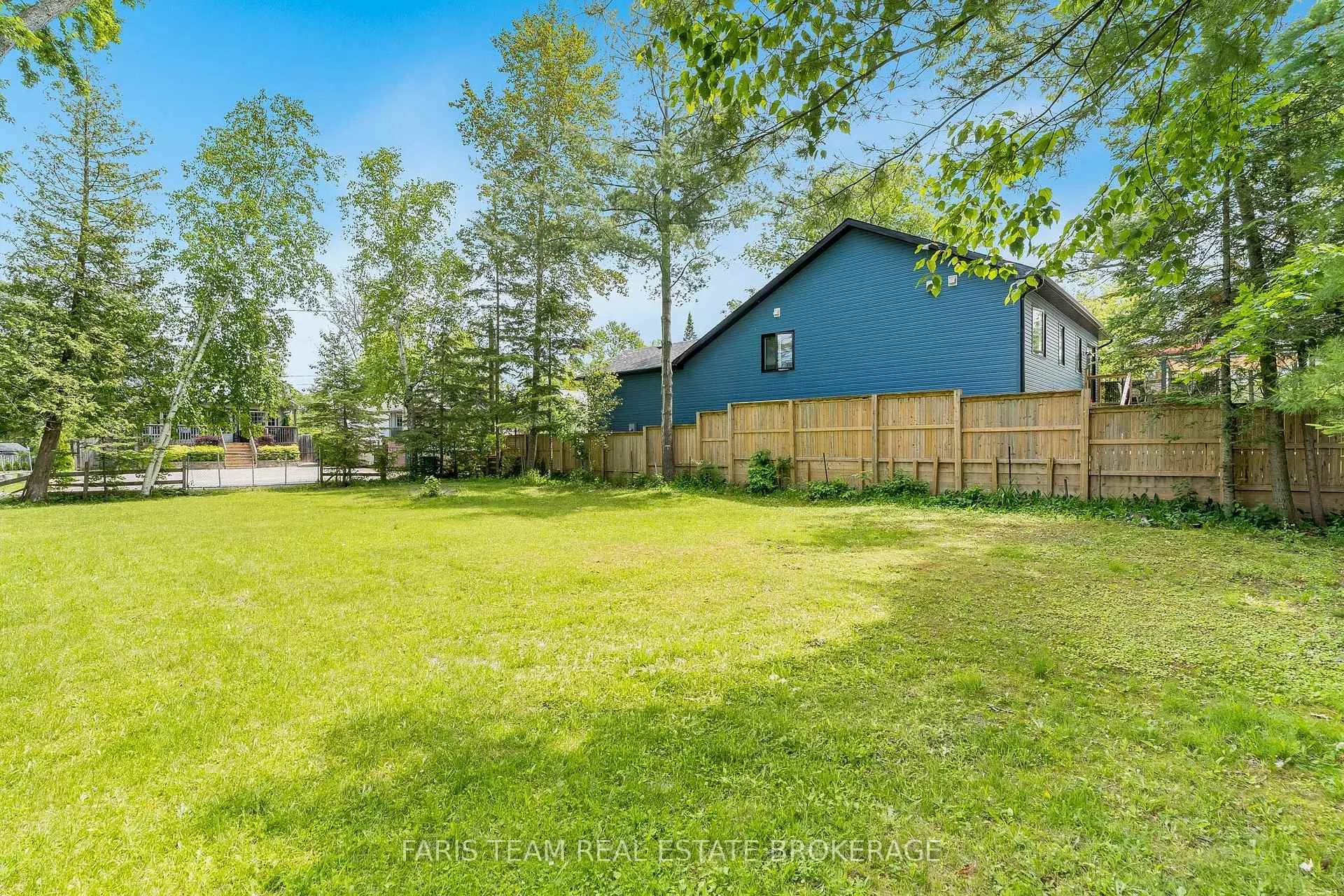 Photo 6 of 40 Nancy Street, Wasaga Beach — HOMEH