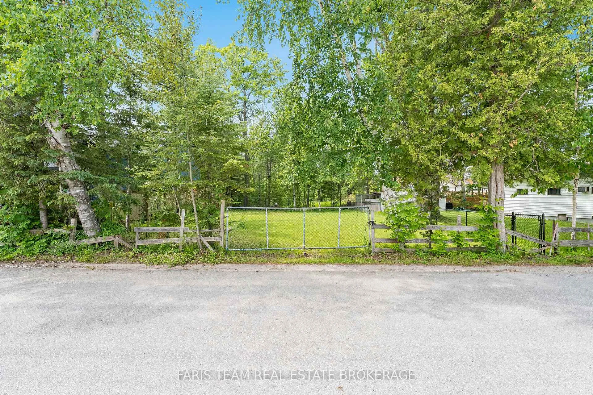 Photo 7 of 40 Nancy Street, Wasaga Beach — HOMEH