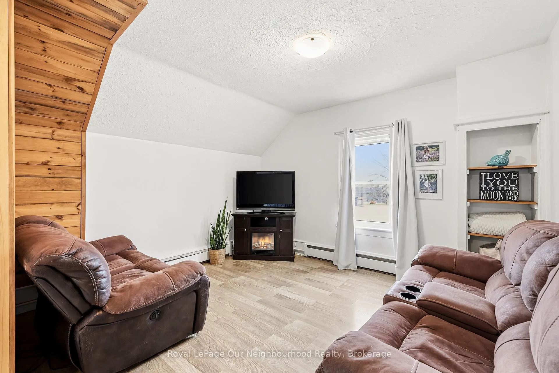 Photo 24 of 162 Dundas Street E, Quinte West, Trenton Ward — HOMEH