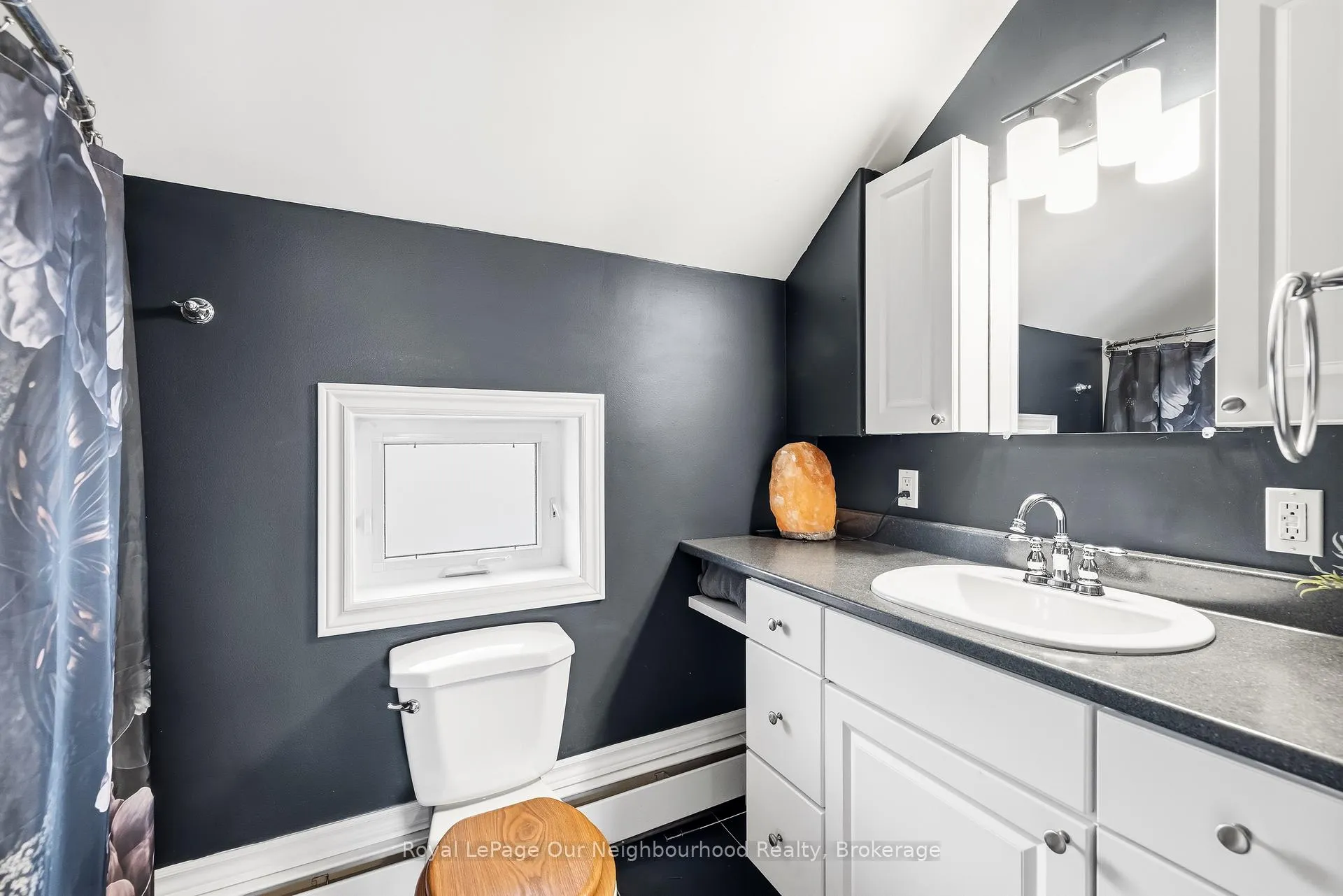 Photo 27 of 162 Dundas Street E, Quinte West, Trenton Ward — HOMEH