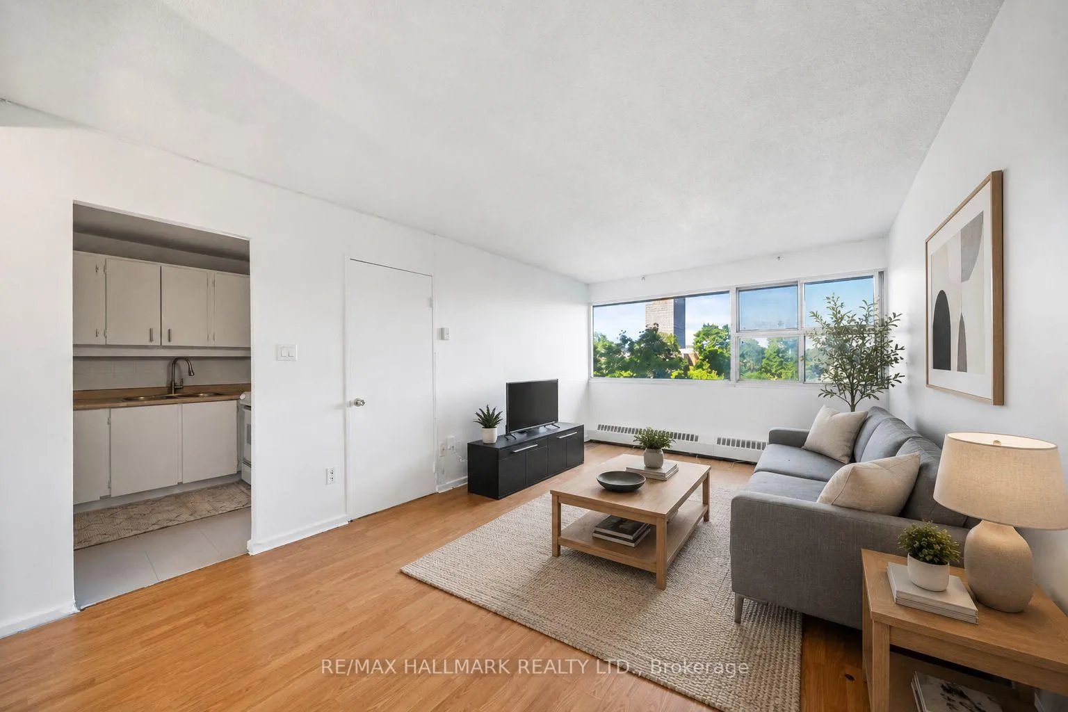 Front of Unit 304, 725 Don Mills Road