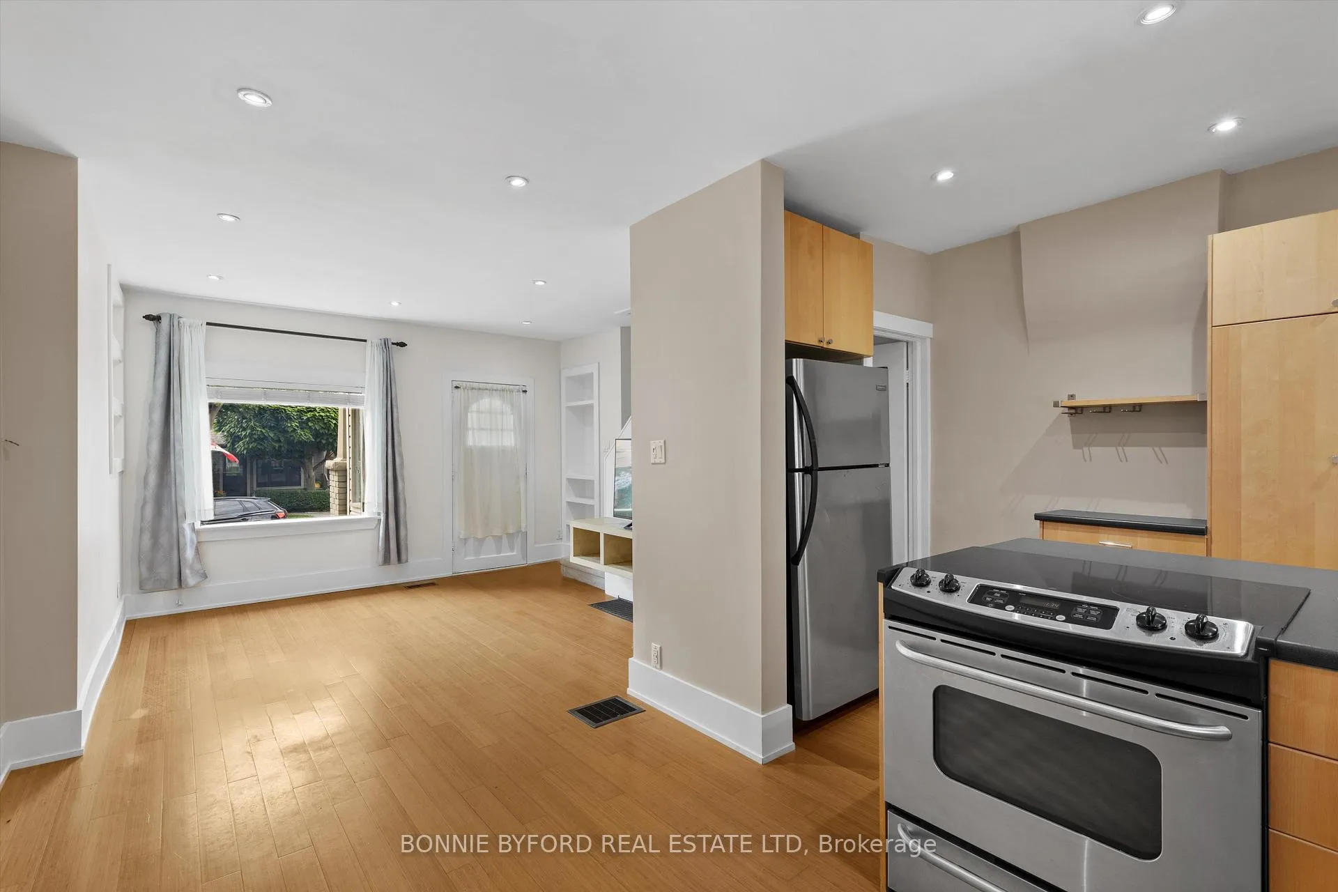 Photo 6 of 31 Petman Avenue, Toronto, Mount Pleasant East — HOMEH