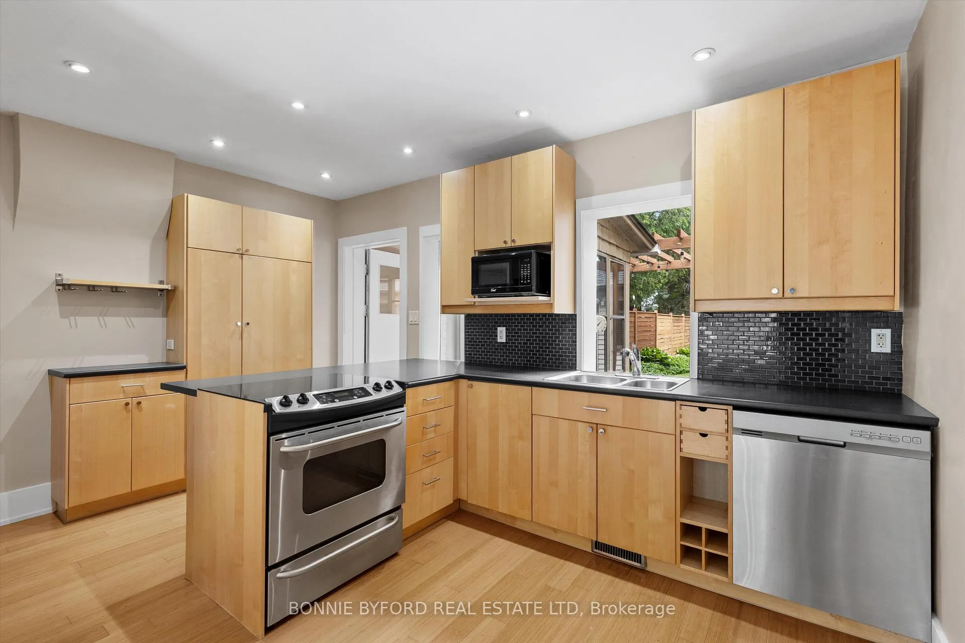 Photo 7 of 31 Petman Avenue, Toronto, Mount Pleasant East — HOMEH