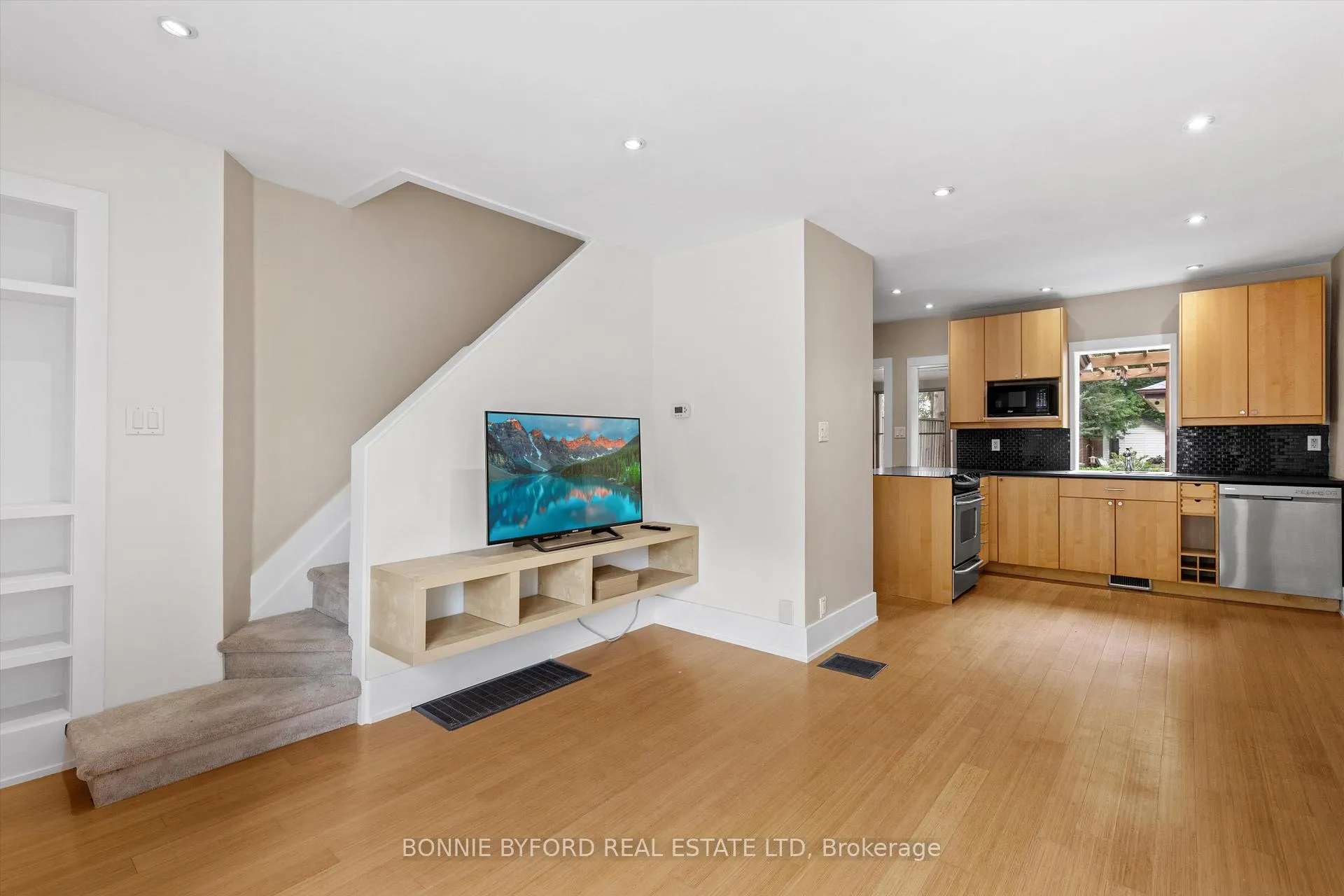 Photo 9 of 31 Petman Avenue, Toronto, Mount Pleasant East — HOMEH
