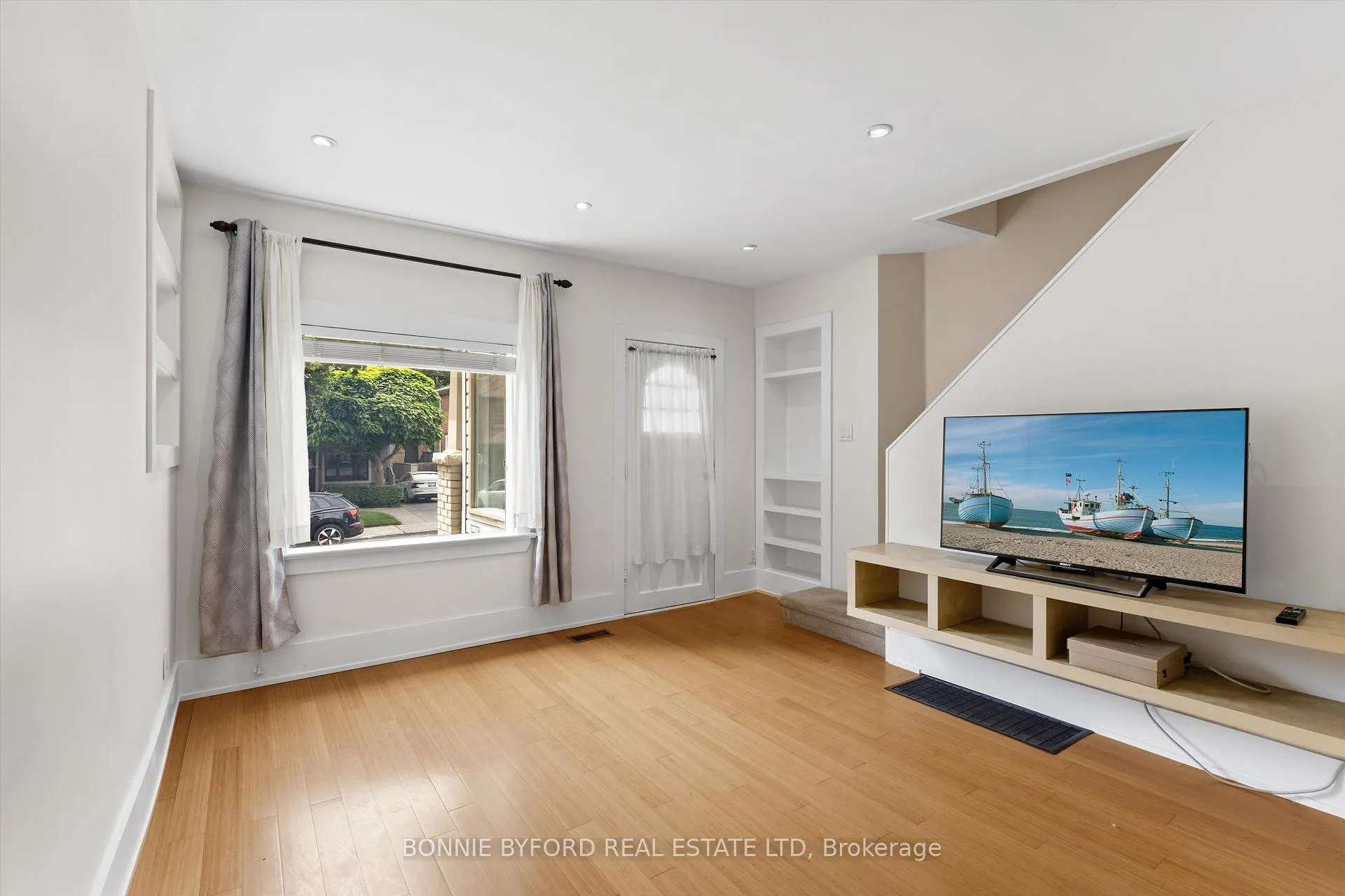 Photo 10 of 31 Petman Avenue, Toronto, Mount Pleasant East — HOMEH