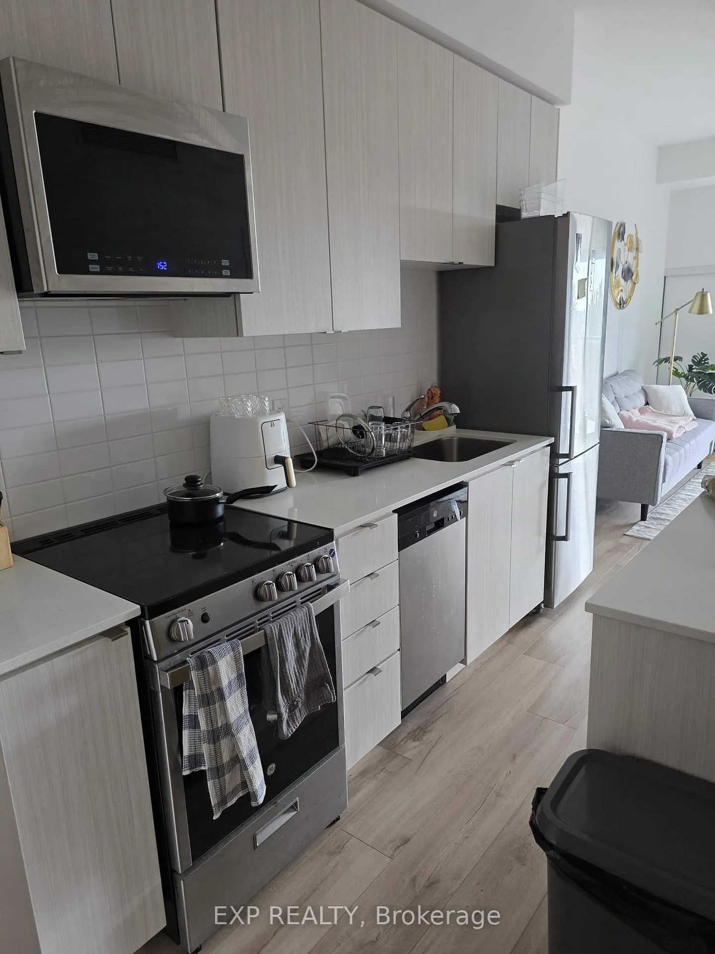 Photo 6 of Unit 703, 2433 Dufferin Street, North York, Briar Hill-Belgravia — HOMEH