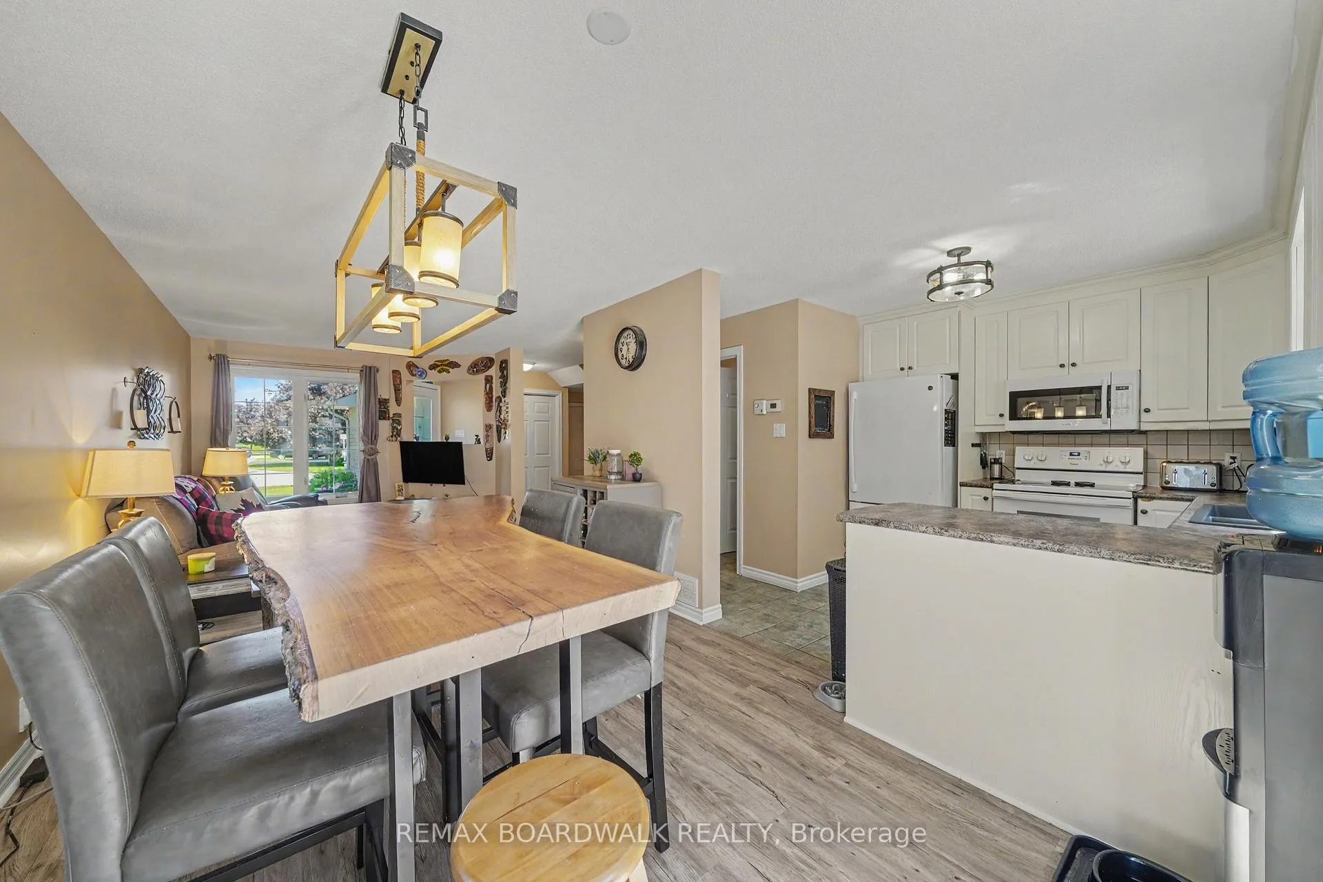 Photo 9 of 38 Roger Crescent, Casselman, Casselman — HOMEH