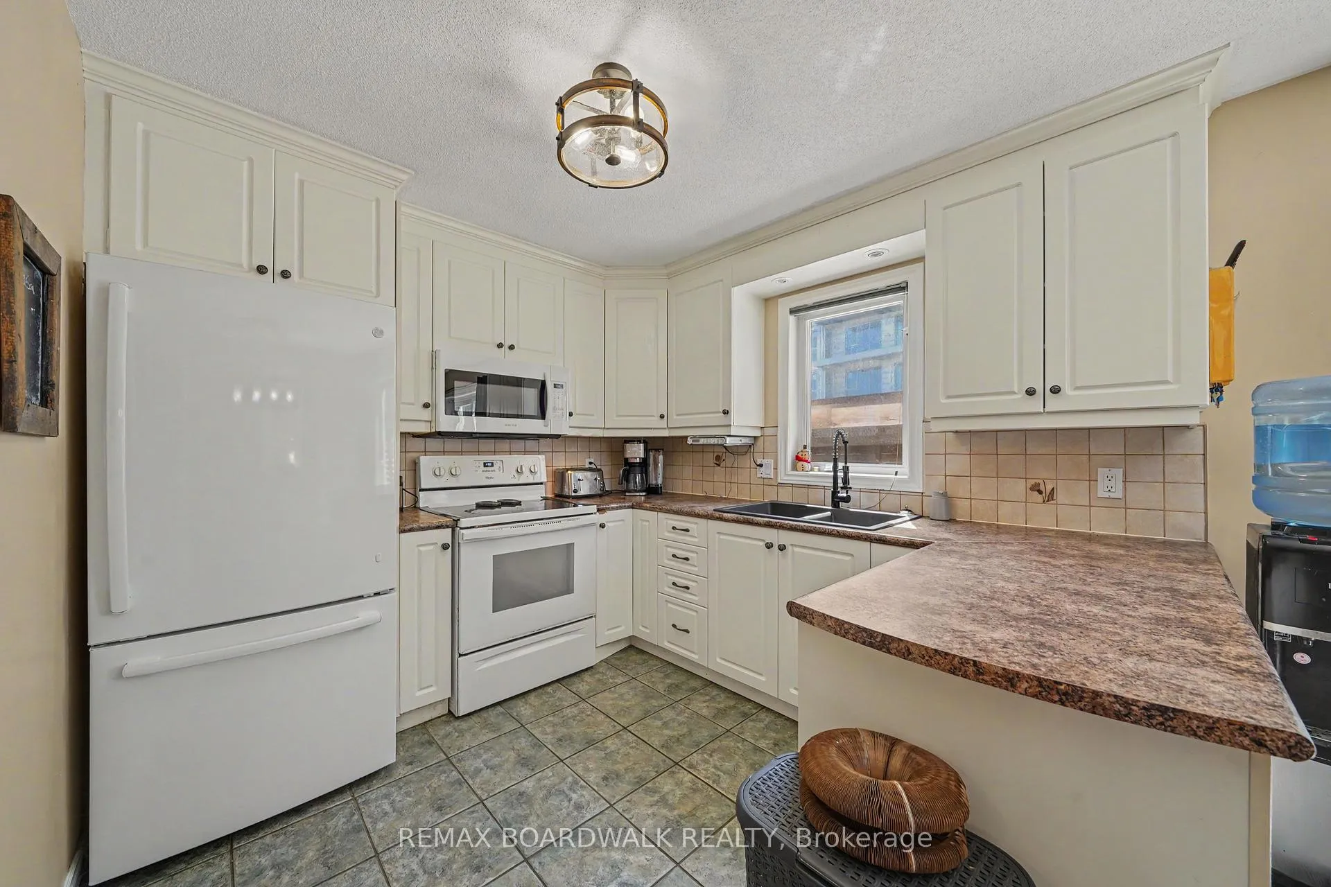 Photo 12 of 38 Roger Crescent, Casselman, Casselman — HOMEH