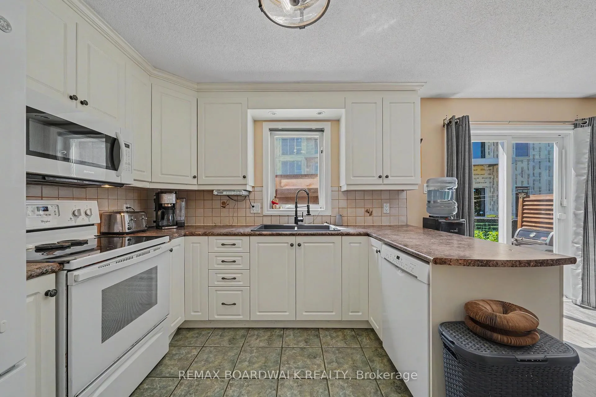 Photo 14 of 38 Roger Crescent, Casselman, Casselman — HOMEH