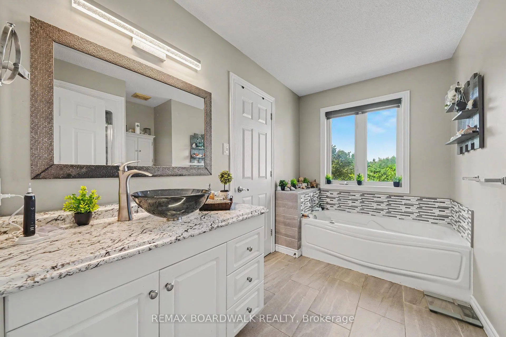 Photo 19 of 38 Roger Crescent, Casselman, Casselman — HOMEH