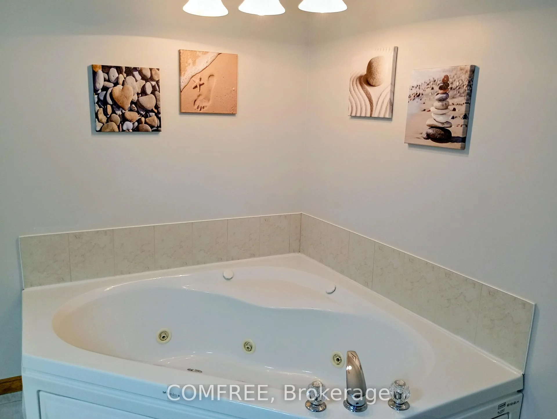 Photo 13 of 35 Tanya Drive, Southwest Middlesex, Glencoe — HOMEH