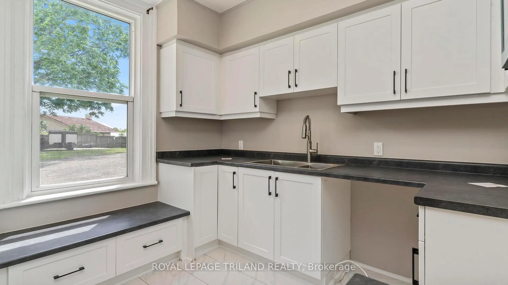 Photo 9 of 50 Fairview Avenue, St. Thomas — HOMEH