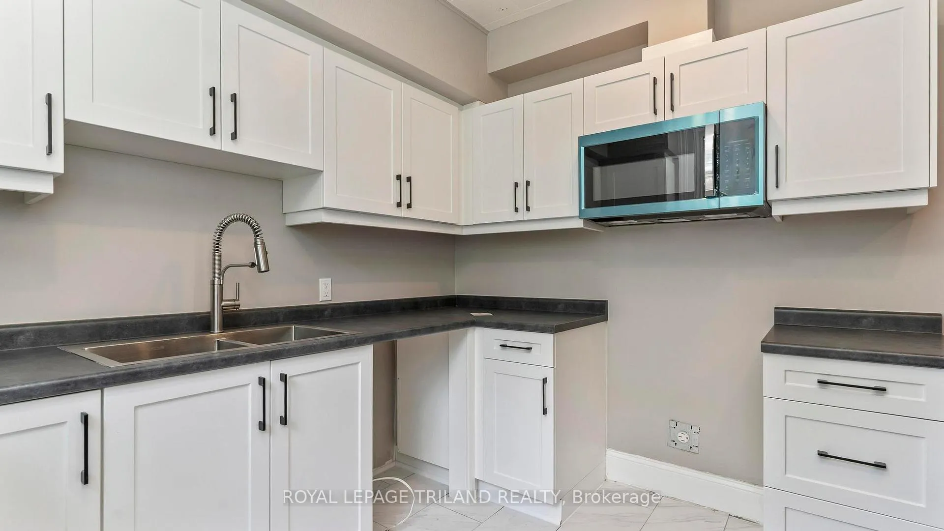 Photo 10 of 50 Fairview Avenue, St. Thomas — HOMEH