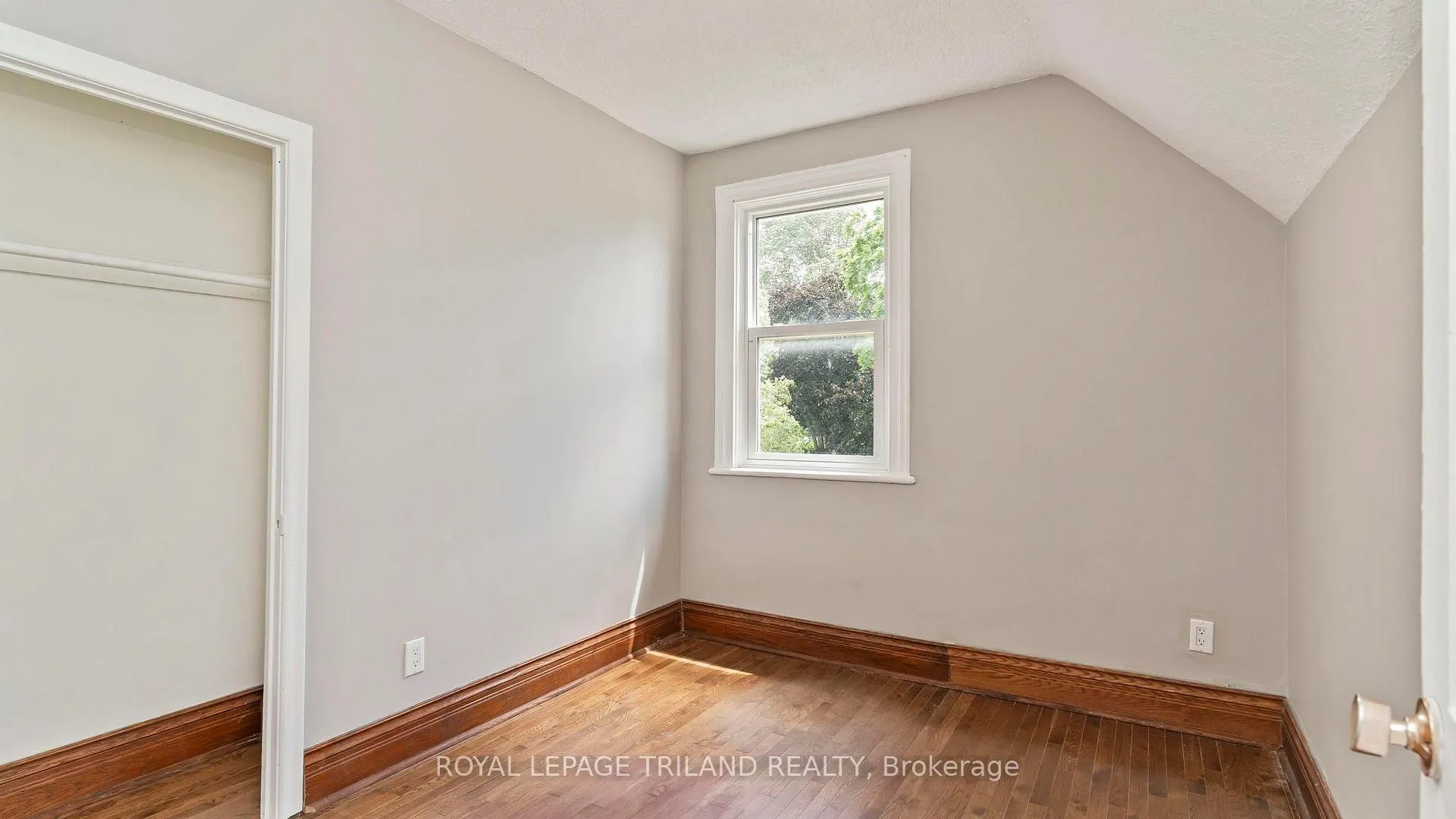 Photo 12 of 50 Fairview Avenue, St. Thomas — HOMEH