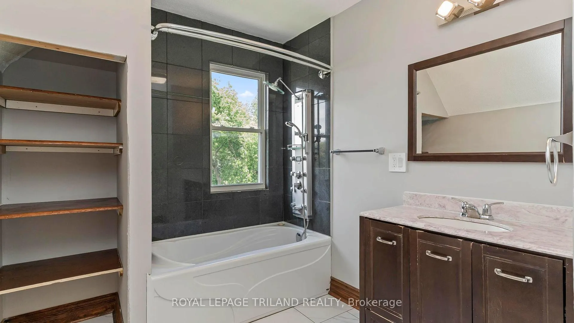 Photo 14 of 50 Fairview Avenue, St. Thomas — HOMEH