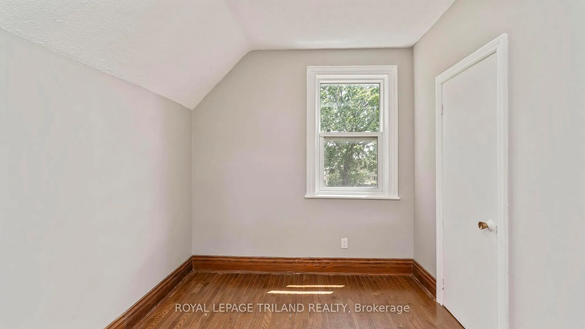 Photo 17 of 50 Fairview Avenue, St. Thomas — HOMEH