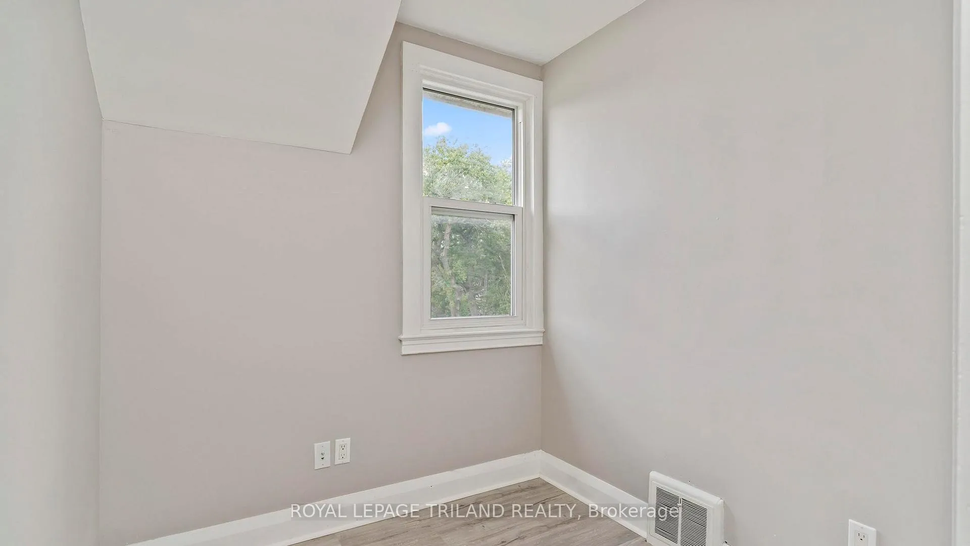 Photo 21 of 50 Fairview Avenue, St. Thomas — HOMEH
