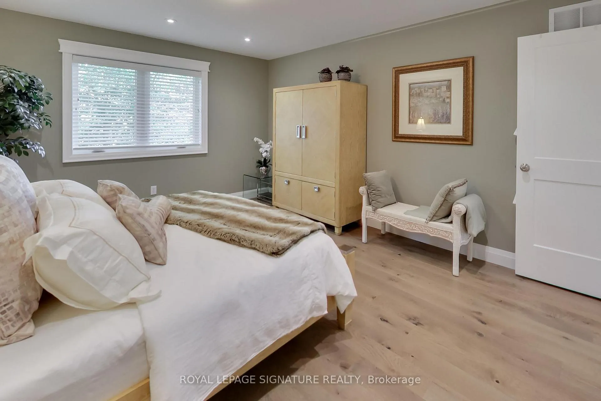 Photo 10 of 14 Stanley Street, Barrie, East Bayfield — HOMEH