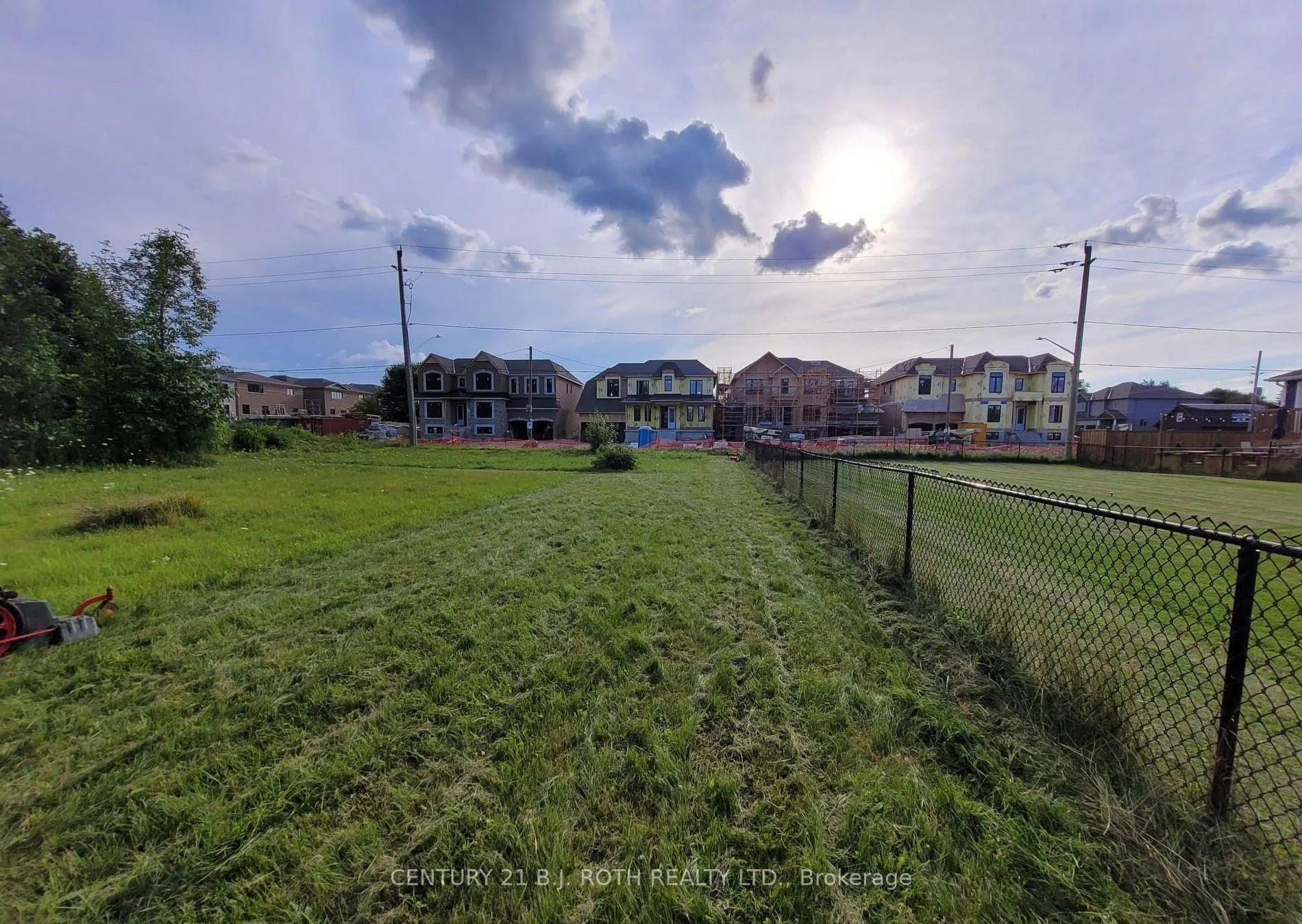 Photo 2 of 210 Sutherland Street S, Clearview, Stayner — HOMEH