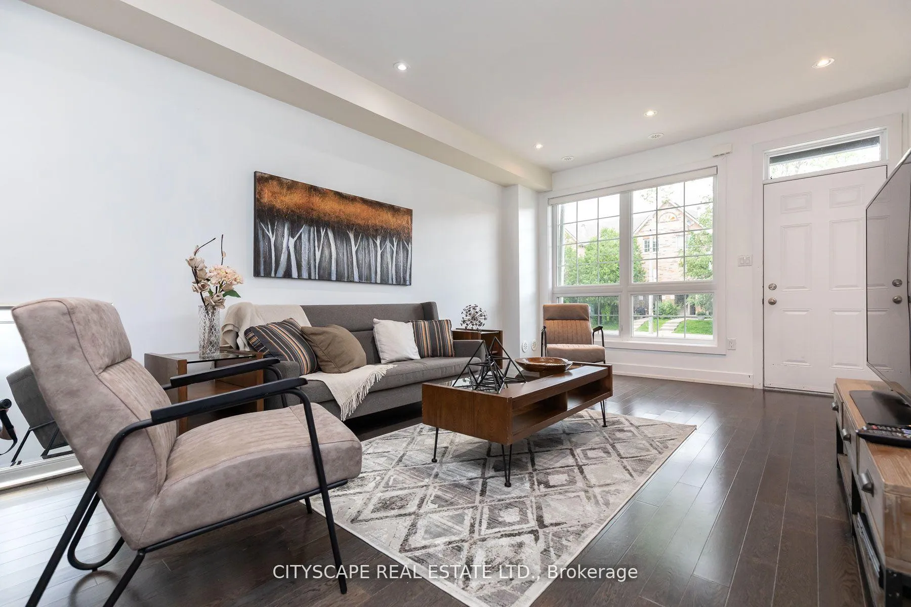Photo 4 of 1084 Lansdowne Avenue, Toronto, Dovercourt-Wallace Emerson-Junction — HOMEH