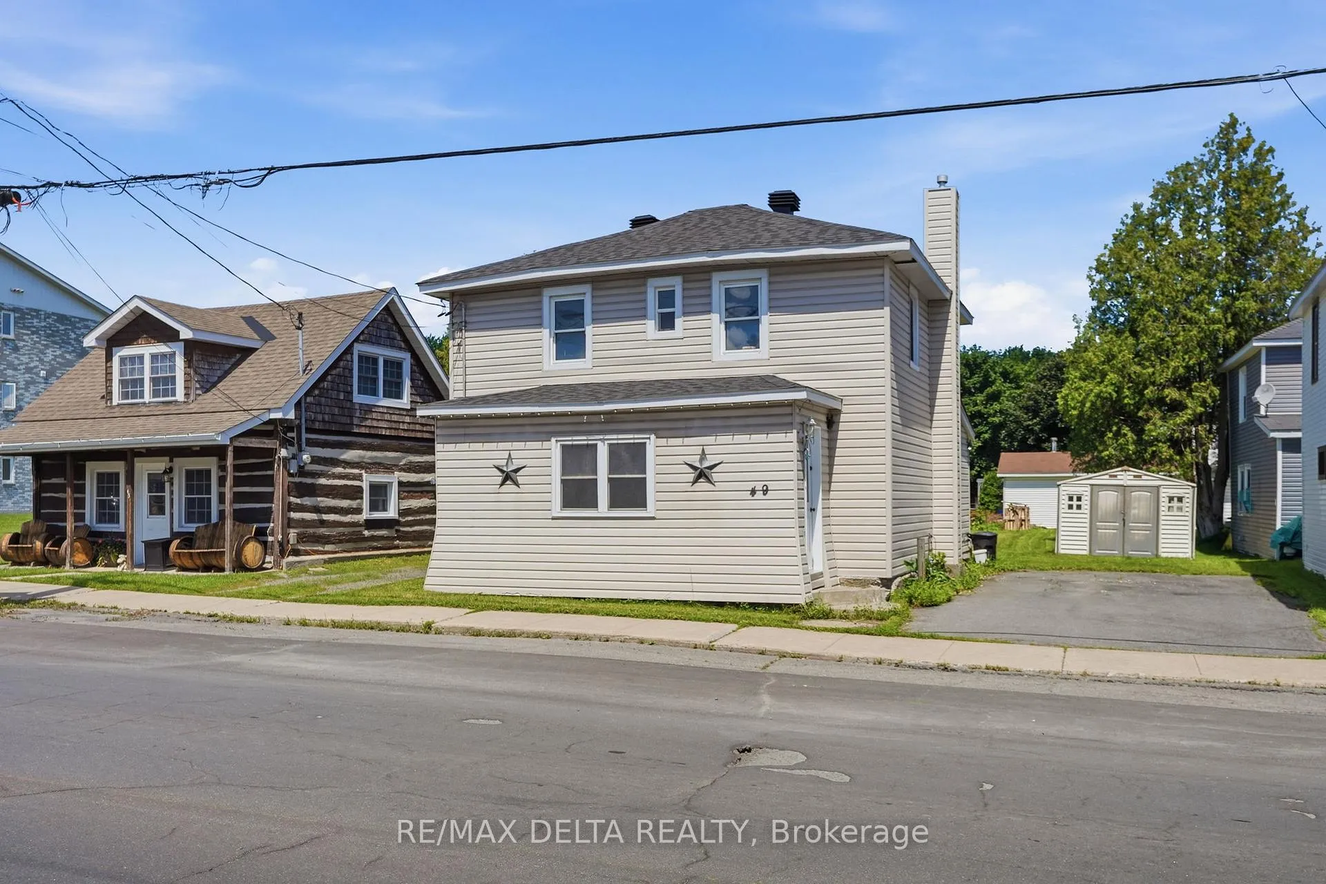 Photo of 49 Lochiel Street E