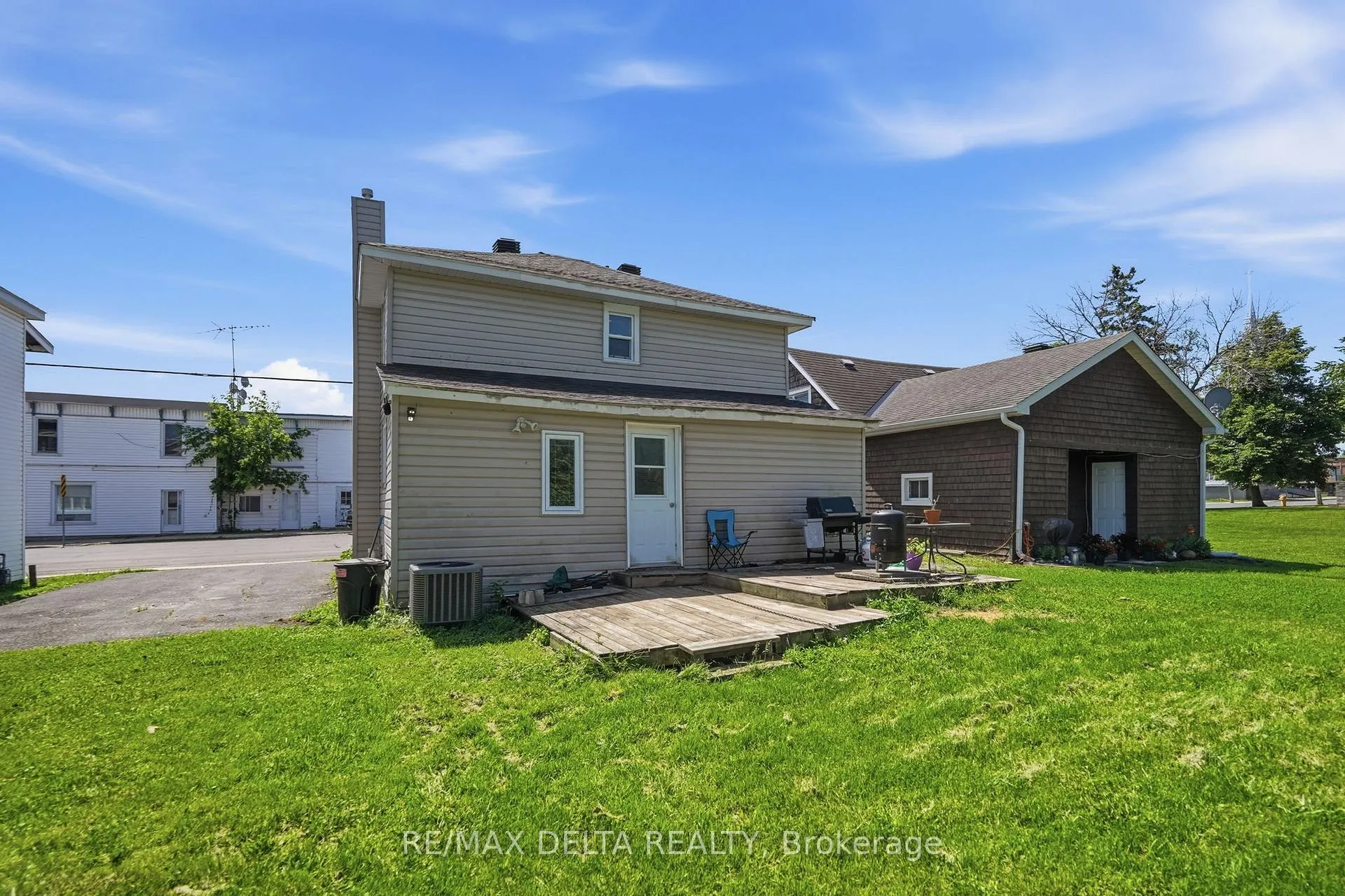 Photo 3 of 49 Lochiel Street E, North Glengarry, Alexandria — HOMEH