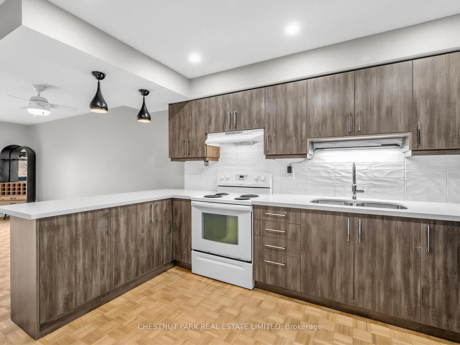 Photo 5 of Unit 3, 880 Broadview Avenue, Toronto, Playter Estates-Danforth — HOMEH