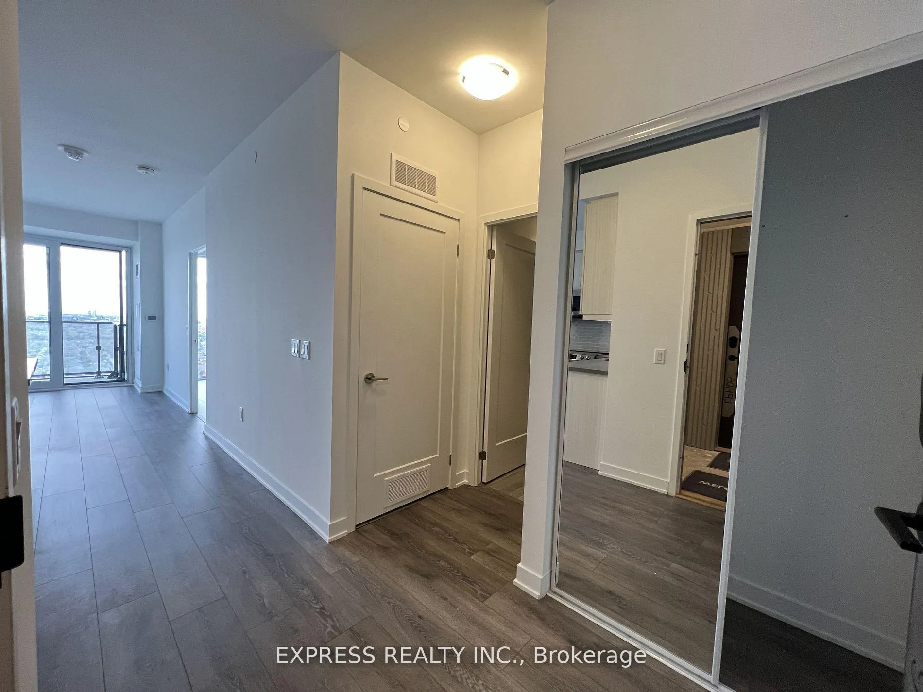 Photo 3 of Unit Lph06, 105 Oneida Crescent, Richmond Hill, Langstaff — HOMEH