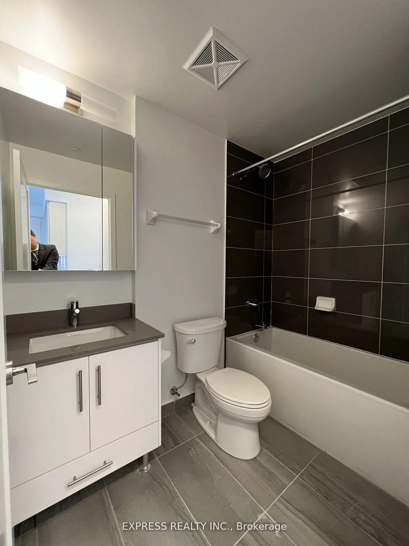 Photo 10 of Unit Lph06, 105 Oneida Crescent, Richmond Hill, Langstaff — HOMEH