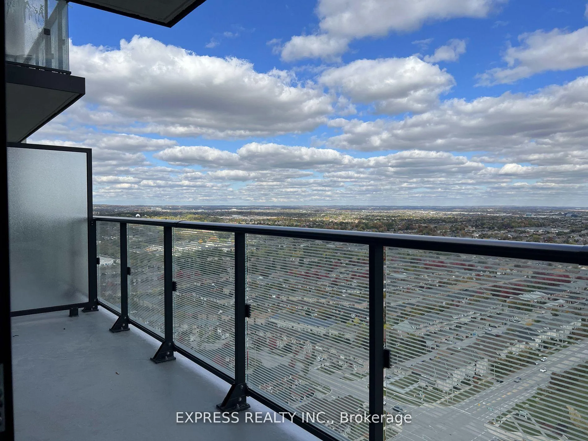 Photo 11 of Unit Lph06, 105 Oneida Crescent, Richmond Hill, Langstaff — HOMEH