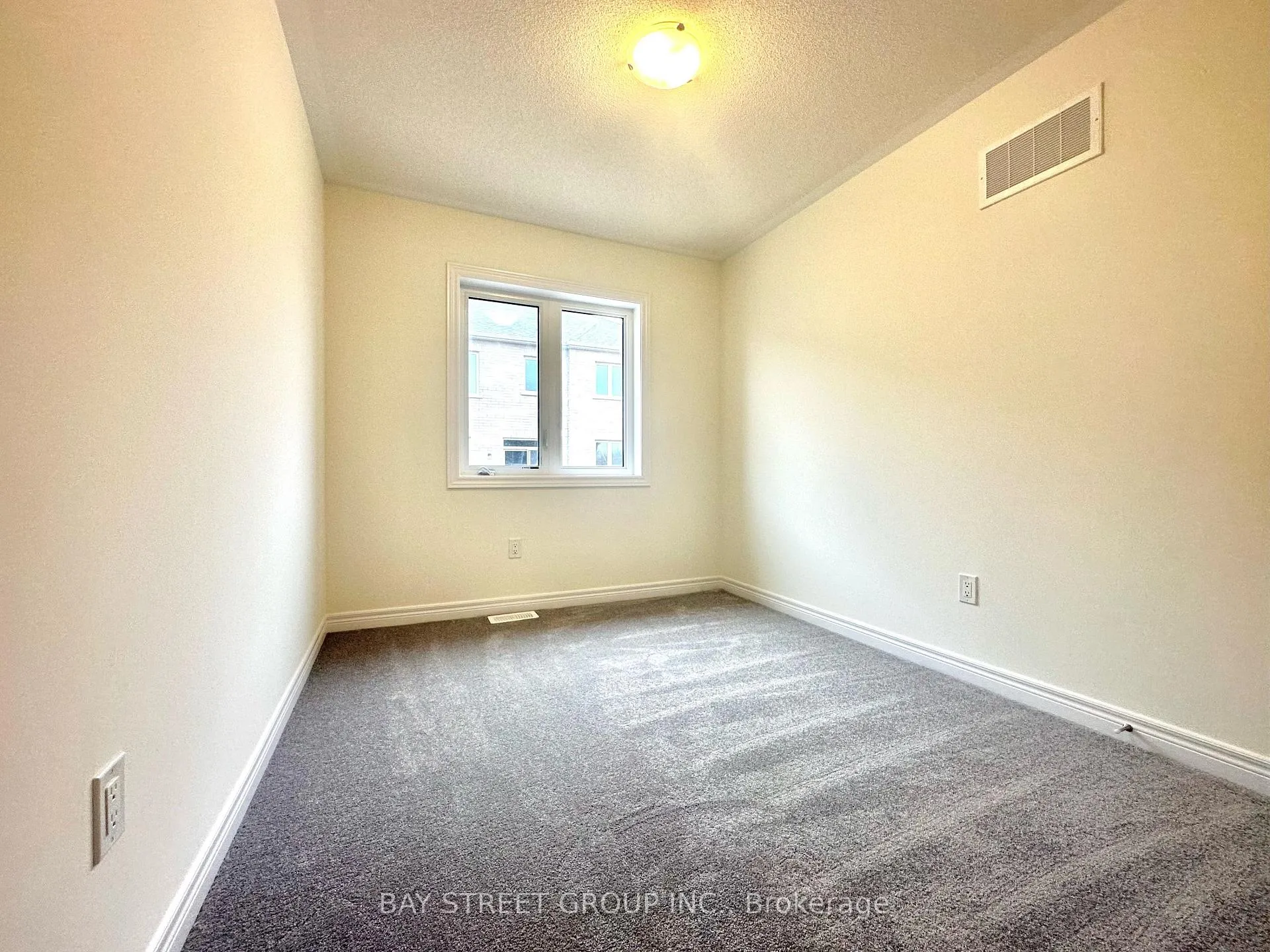 Photo 4 of 1010 Crowsnest Hollow, Pickering, Rural Pickering — HOMEH