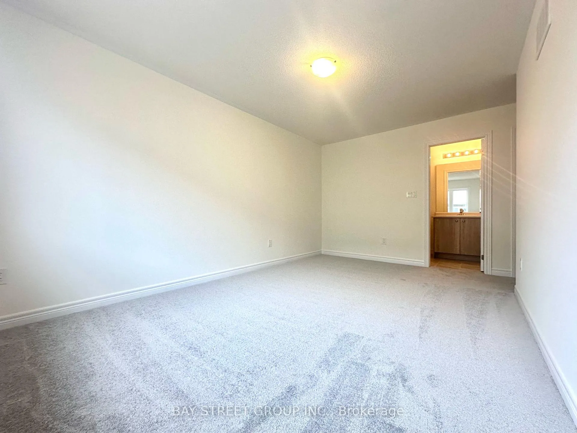 Photo 5 of 1010 Crowsnest Hollow, Pickering, Rural Pickering — HOMEH