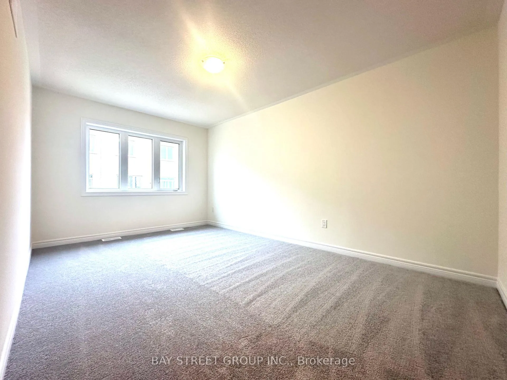 Photo 6 of 1010 Crowsnest Hollow, Pickering, Rural Pickering — HOMEH