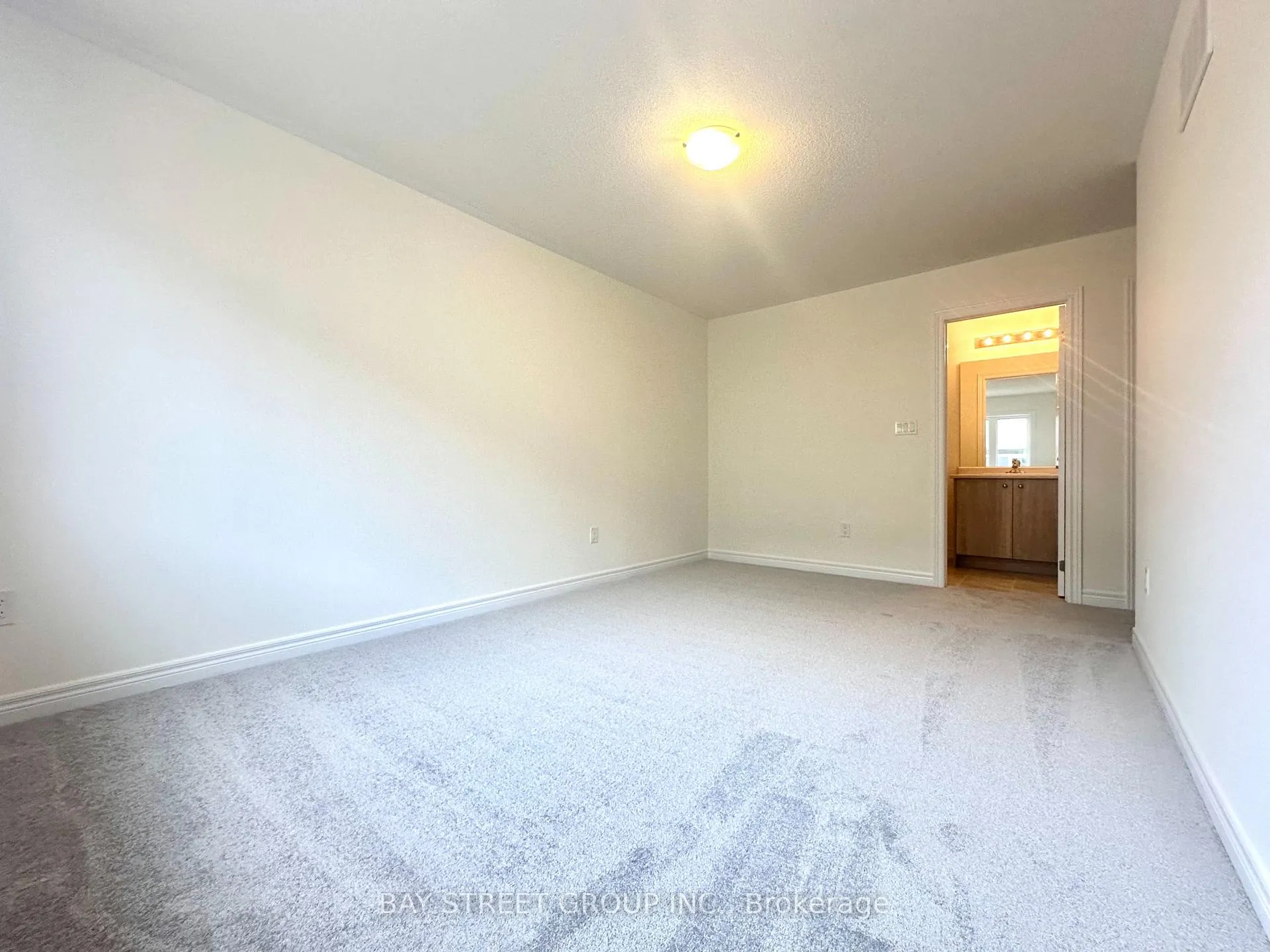 Photo 10 of 1010 Crowsnest Hollow, Pickering, Rural Pickering — HOMEH