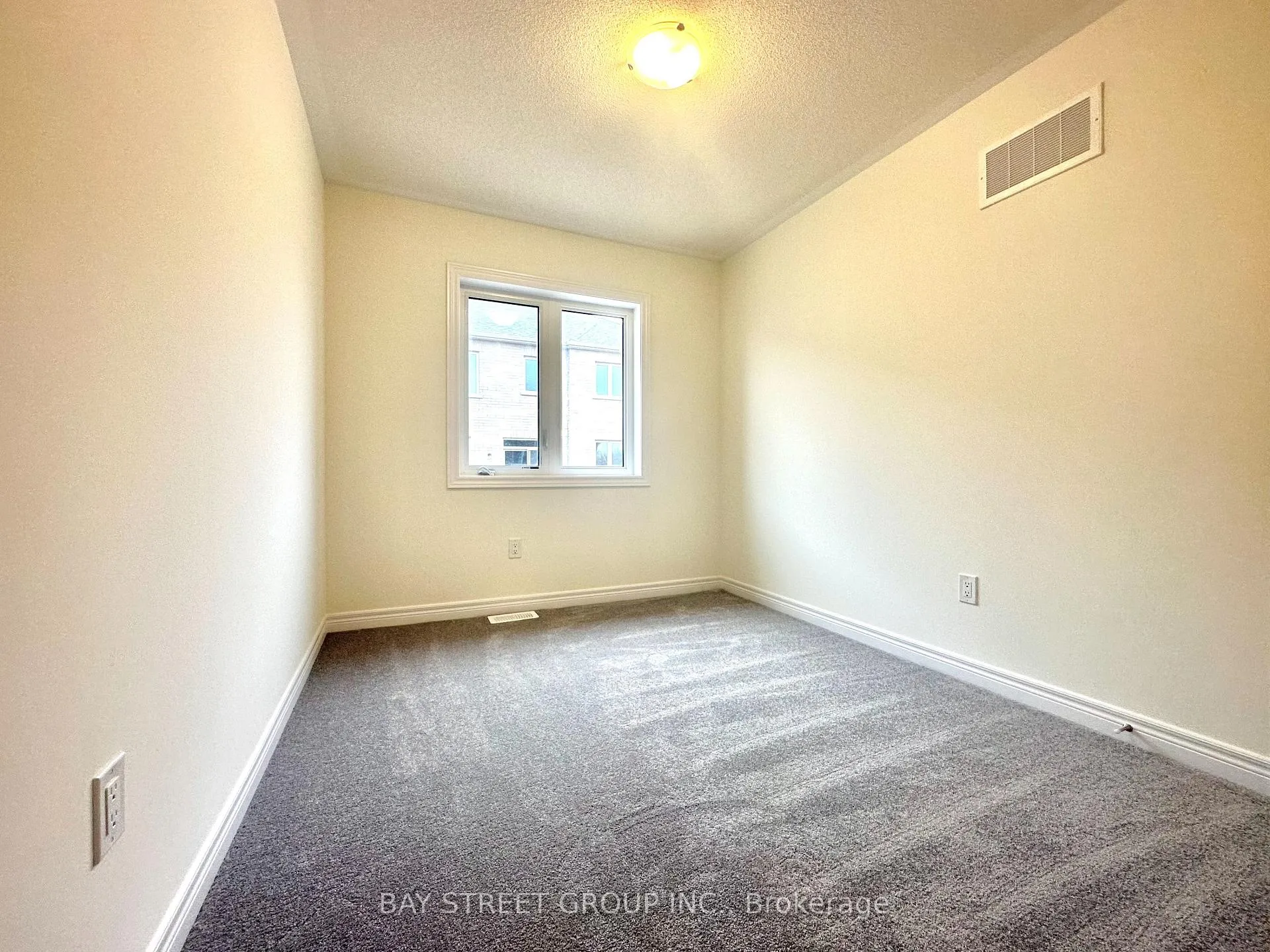 Photo 11 of 1010 Crowsnest Hollow, Pickering, Rural Pickering — HOMEH